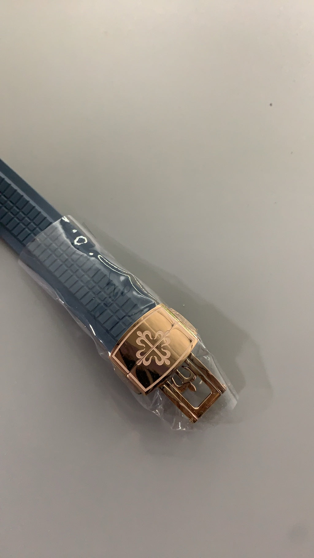 Patek Philippe 5261R | 38.5MM | ตัวเรือนสีโรสโกลด์ PVD | หน้าปัดสีน้ำเงินอมเทาซันเรย์ | ปฏิทินประจำปี + ข้างขึ้นข้างแรม | กลไกอัตโนมัติ Cal.26-330 S QA LU