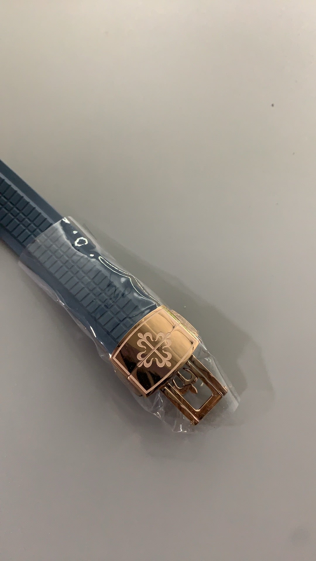 Patek Philippe 5261R | 38.5MM | ตัวเรือนสีโรสโกลด์ PVD | หน้าปัดสีน้ำเงินอมเทาซันเรย์ | ปฏิทินประจำปี + ข้างขึ้นข้างแรม | กลไกอัตโนมัติ Cal.26-330 S QA LU