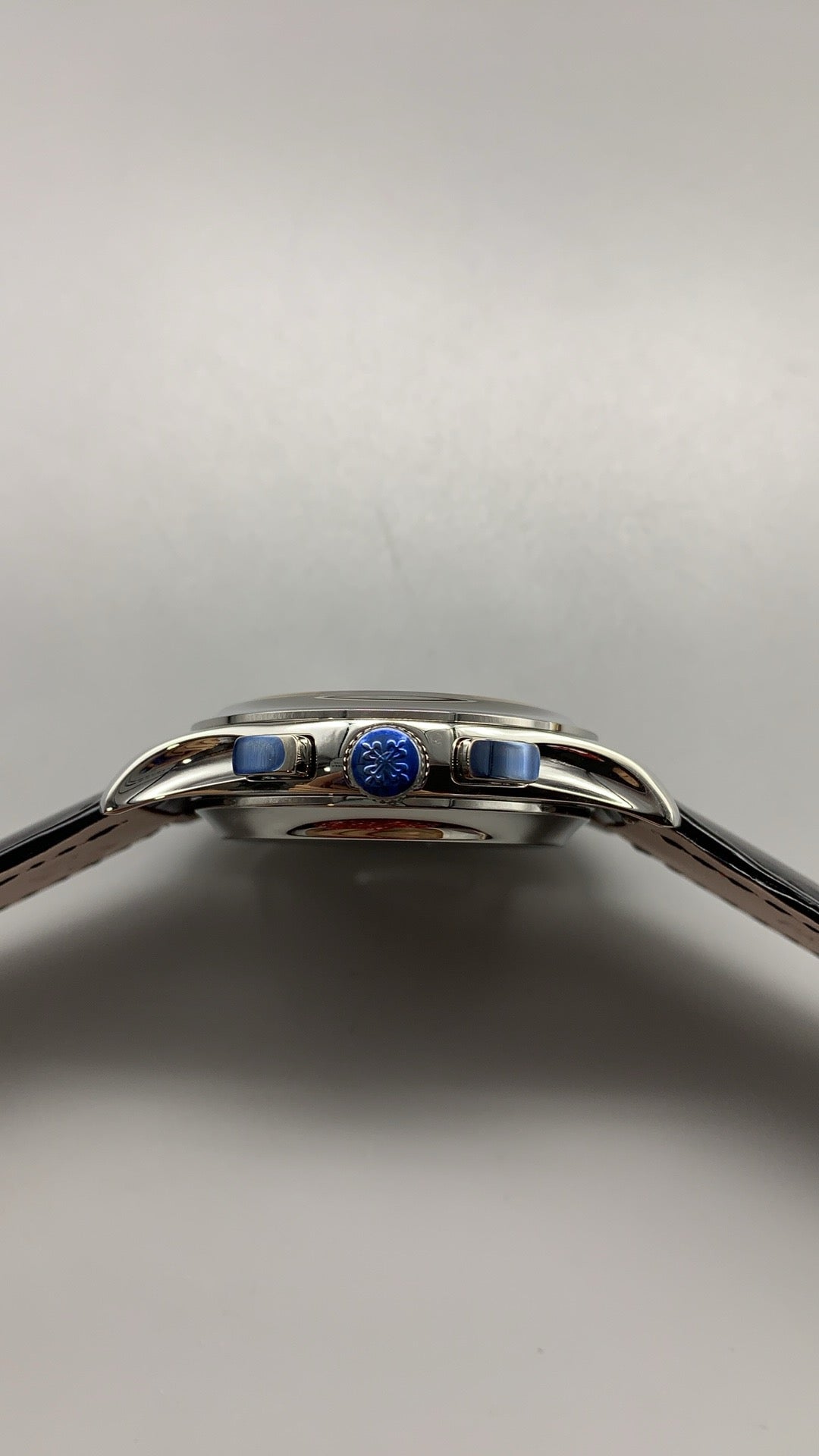 Patek Philippe 5905G | 42MM | หน้าปัดสีน้ำเงินซันเรย์ | ฟังก์ชันปฏิทินประจำปี + จับเวลา Flyback | กลไกอัตโนมัติ Cal.CH 28-520 QA 24H