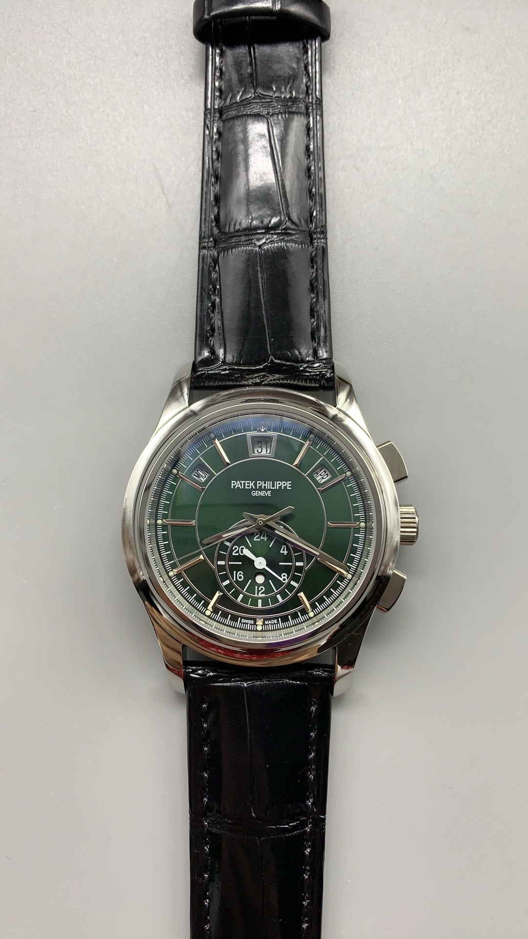 Patek Philippe 5905G | 42MM | หน้าปัดสีน้ำเงินซันเรย์ | ฟังก์ชันปฏิทินประจำปี + จับเวลา Flyback | กลไกอัตโนมัติ Cal.CH 28-520 QA 24H