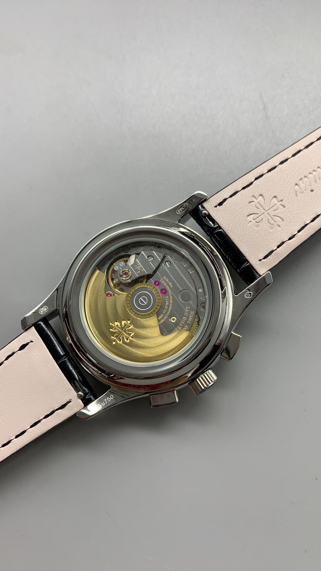 Patek Philippe 5905G | 42MM | หน้าปัดสีน้ำเงินซันเรย์ | ฟังก์ชันปฏิทินประจำปี + จับเวลา Flyback | กลไกอัตโนมัติ Cal.CH 28-520 QA 24H