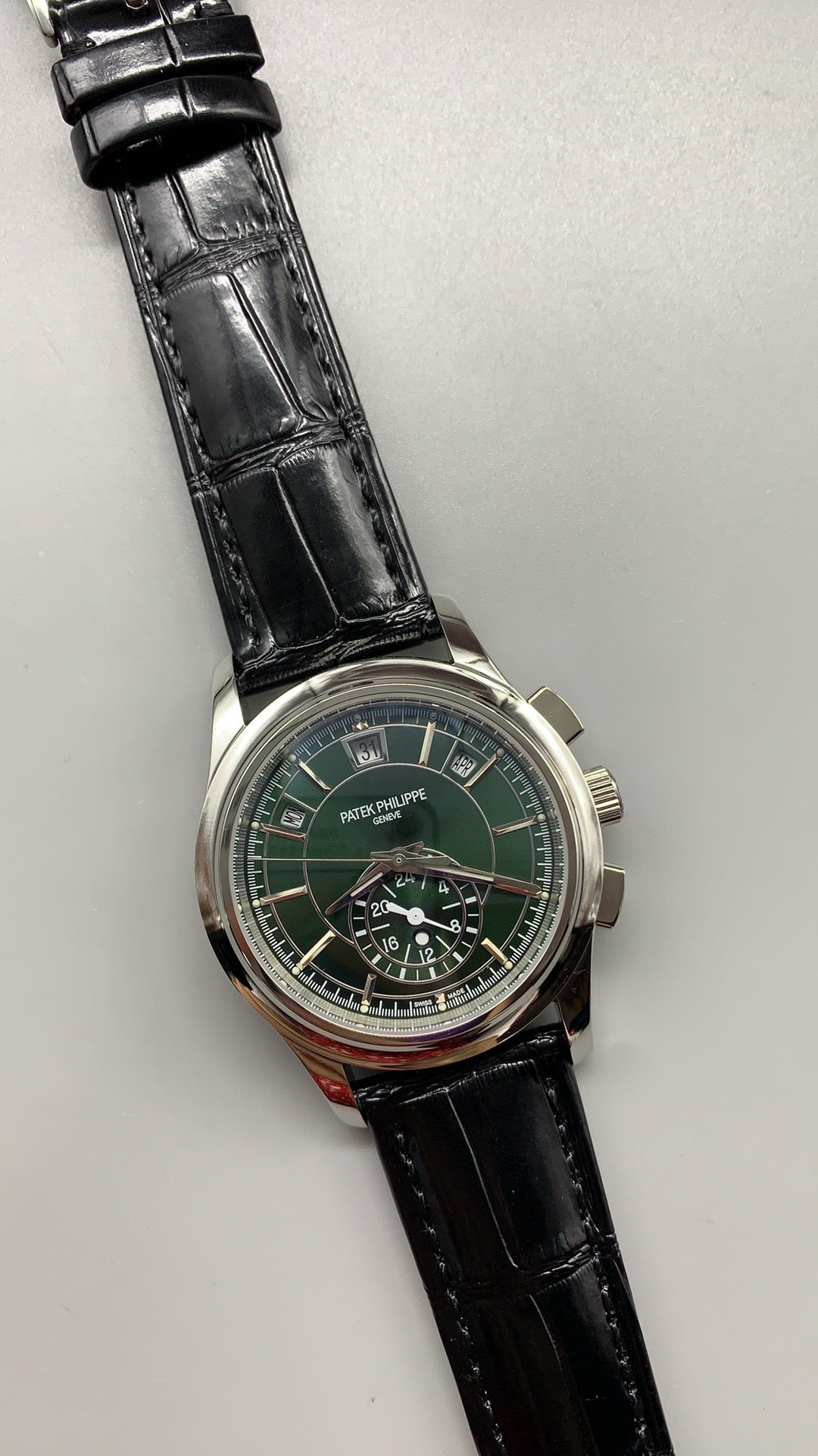 Patek Philippe 5905G | 42MM | หน้าปัดสีน้ำเงินซันเรย์ | ฟังก์ชันปฏิทินประจำปี + จับเวลา Flyback | กลไกอัตโนมัติ Cal.CH 28-520 QA 24H