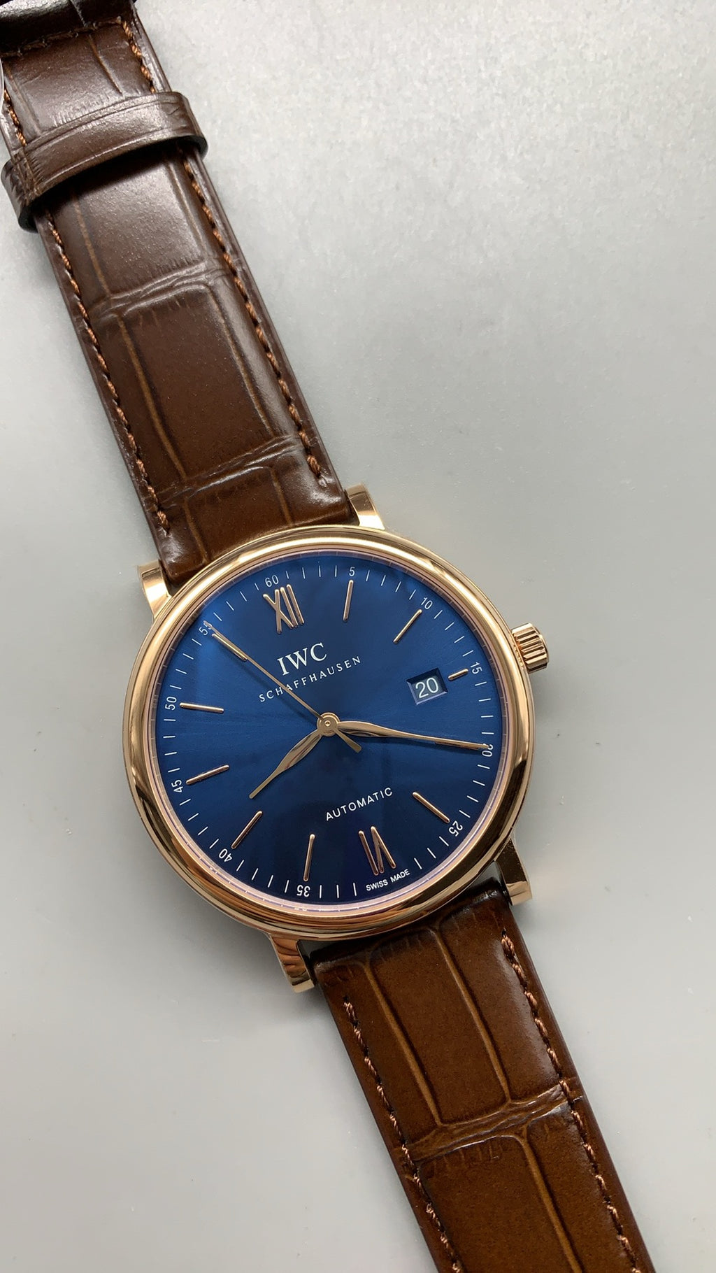 IWC Portofino Automatic | 40MM | หน้าปัดสีน้ำเงิน | ขอบโรสโกลด์ | สายหนังสีน้ำตาล