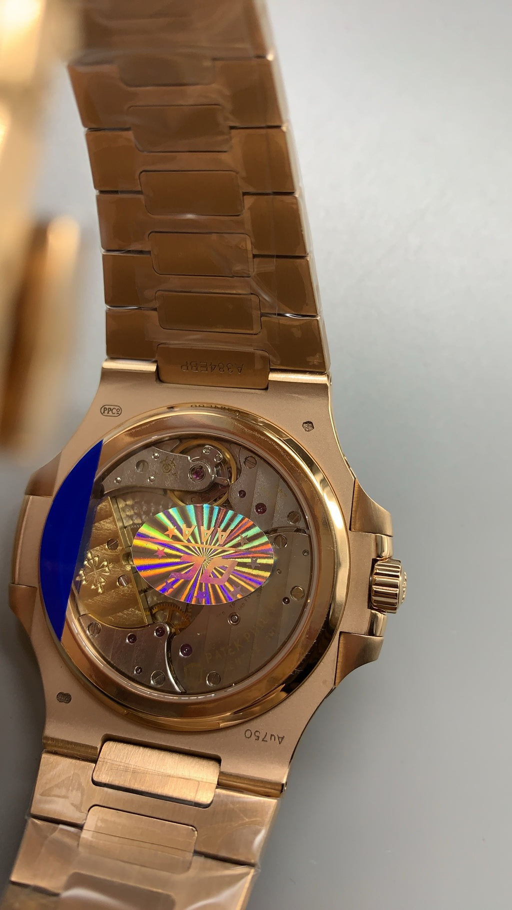 Patek Philippe Nautilus 5712 | 40MM | สีโรสโกลด์ PVD | หน้าปัดสีน้ำตาลซันเรย์ | รุ่นใหม่พร้อมบานพับแบบใหม่ | กลไกอัตโนมัติ Cal.240 PS IRM C LU