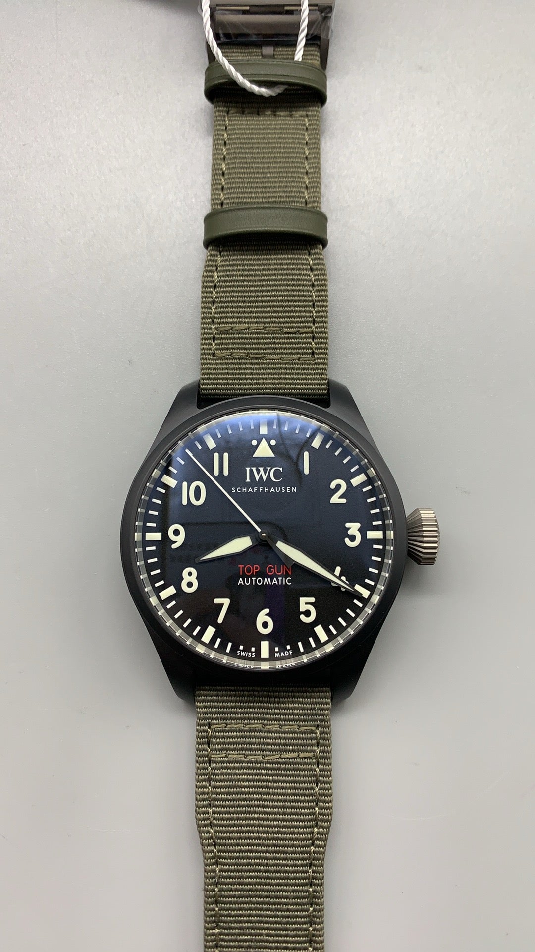 IWC Big Pilot’s Watch TOP GUN | 46MM | ตัวเรือนเซรามิกสีดำ | สายผ้าไนลอนสีเขียวทหาร | กลไกอัตโนมัติ