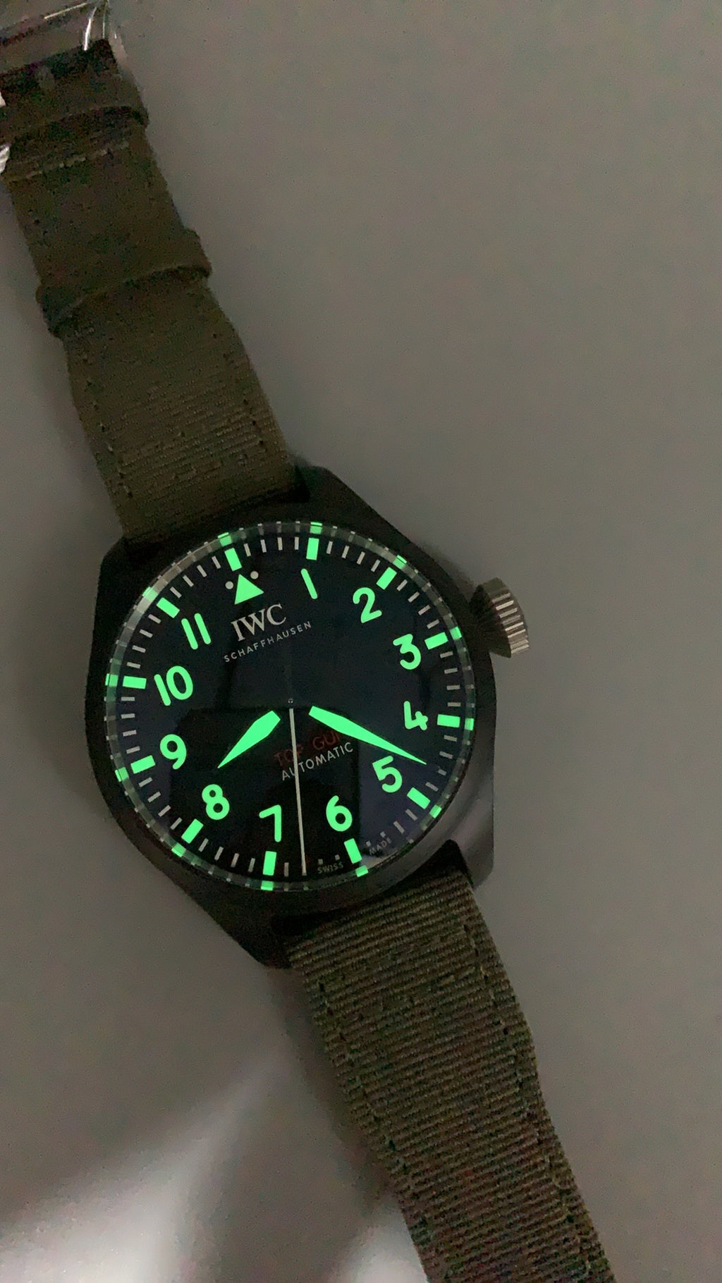 IWC Big Pilot’s Watch TOP GUN | 46MM | ตัวเรือนเซรามิกสีดำ | สายผ้าไนลอนสีเขียวทหาร | กลไกอัตโนมัติ