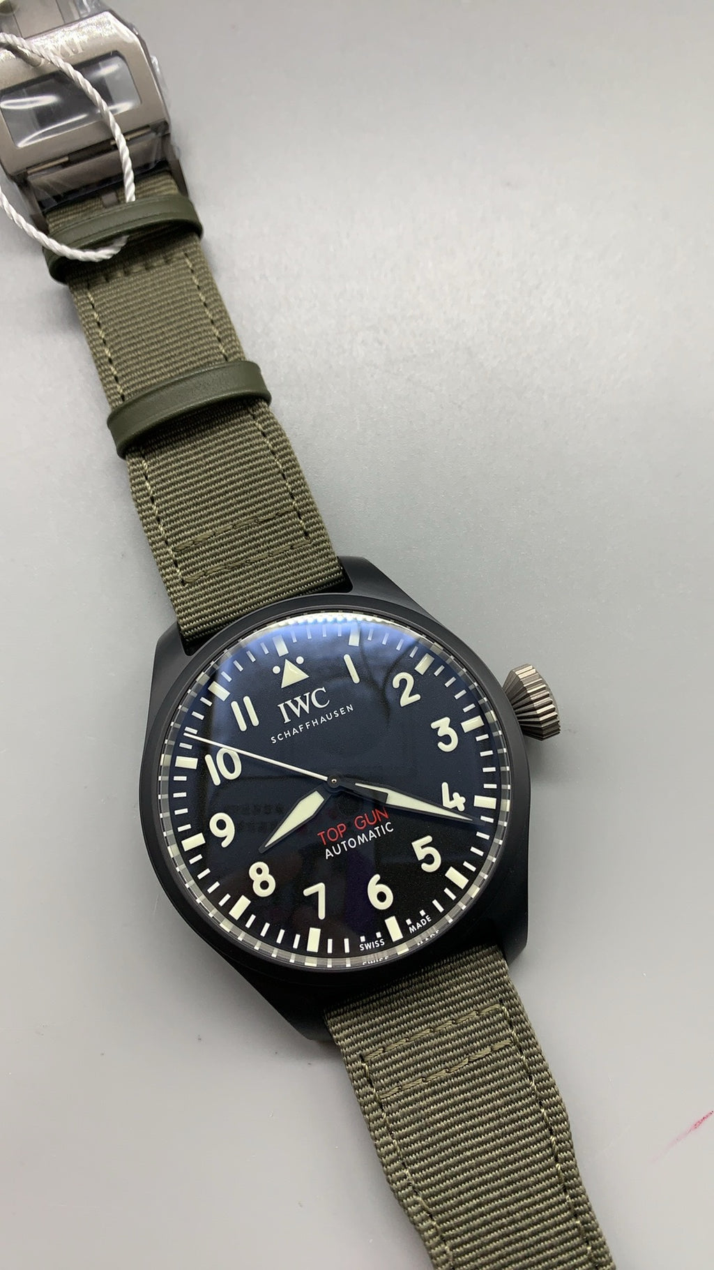 IWC Big Pilot’s Watch TOP GUN | 46MM | ตัวเรือนเซรามิกสีดำ | สายผ้าไนลอนสีเขียวทหาร | กลไกอัตโนมัติ