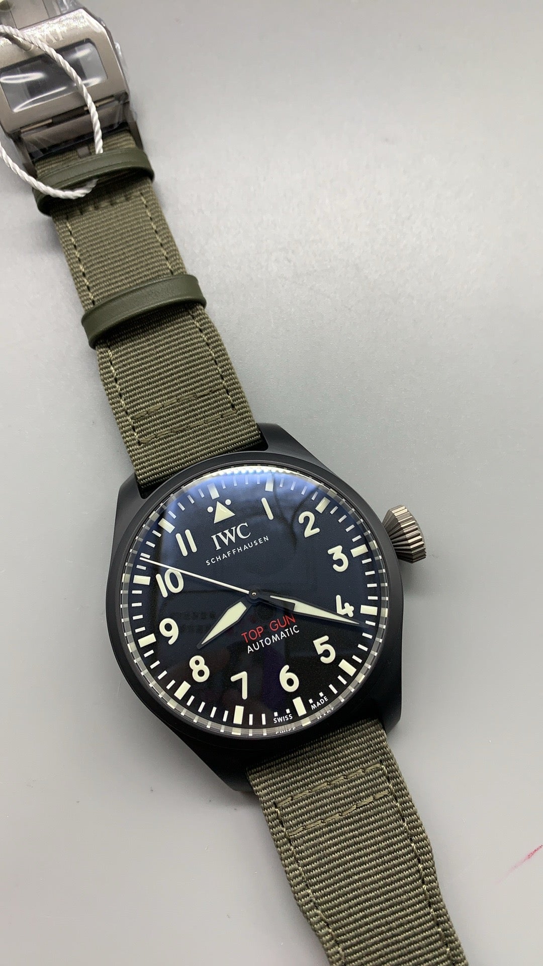 IWC Big Pilot’s Watch TOP GUN | 46MM | ตัวเรือนเซรามิกสีดำ | สายผ้าไนลอนสีเขียวทหาร | กลไกอัตโนมัติ