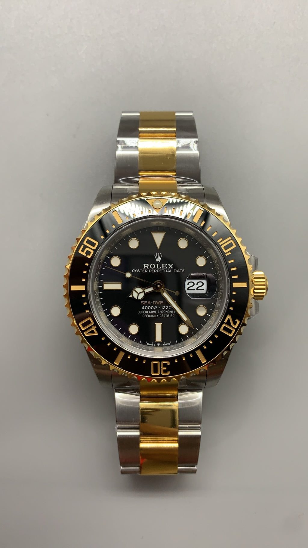 Rolex Sea-Dweller 43 MM | หน้าปัดสีดำ | ตัวเรือน Rolesor (สตีล + ทอง 18K) ขนาดตัวเรือน: 43 มม.