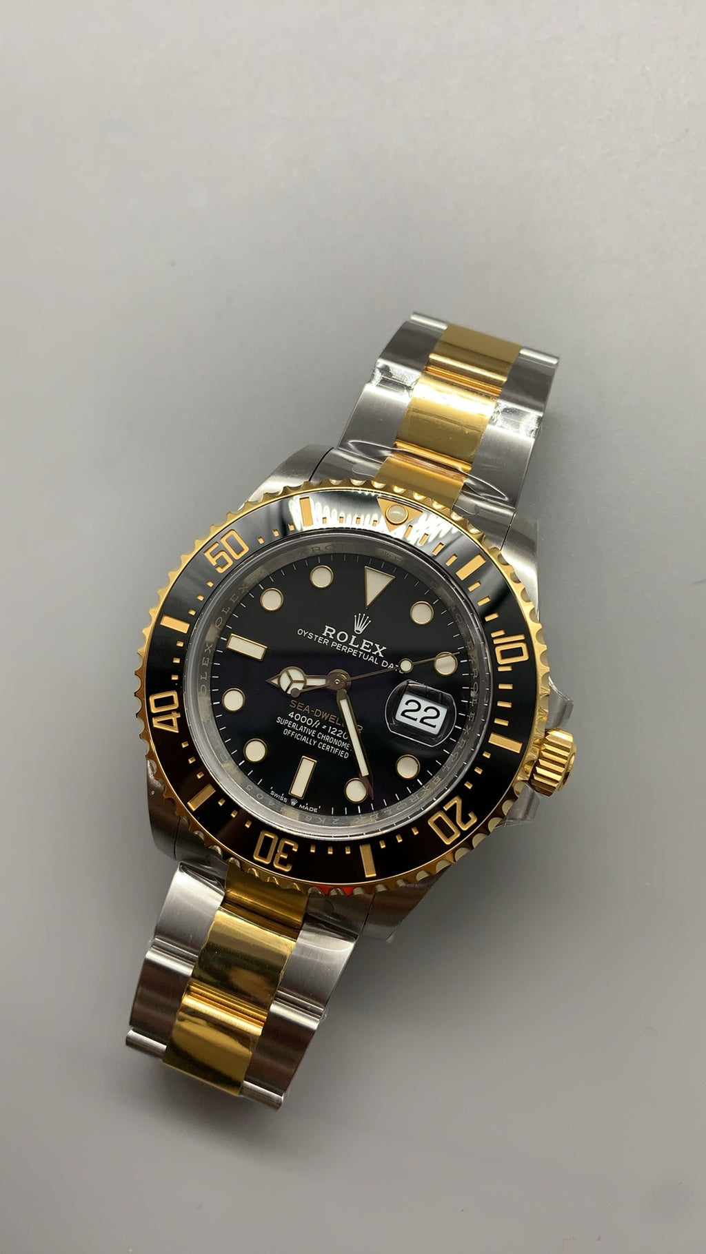 Rolex Sea-Dweller 43 MM | หน้าปัดสีดำ | ตัวเรือน Rolesor (สตีล + ทอง 18K) ขนาดตัวเรือน: 43 มม.