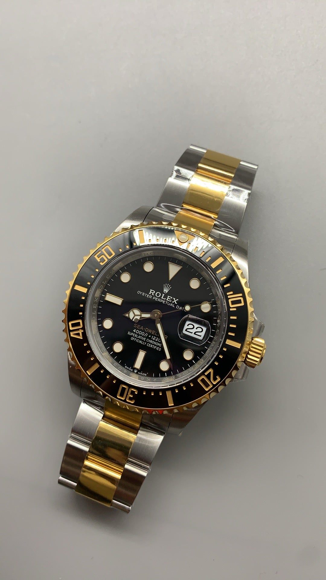 Rolex Sea-Dweller 43 MM | หน้าปัดสีดำ | ตัวเรือน Rolesor (สตีล + ทอง 18K) ขนาดตัวเรือน: 43 มม.