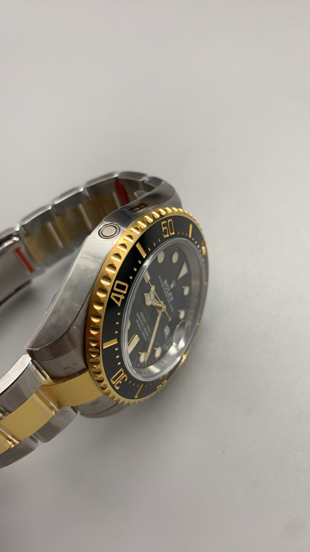 Rolex Sea-Dweller 43 MM | หน้าปัดสีดำ | ตัวเรือน Rolesor (สตีล + ทอง 18K) ขนาดตัวเรือน: 43 มม.