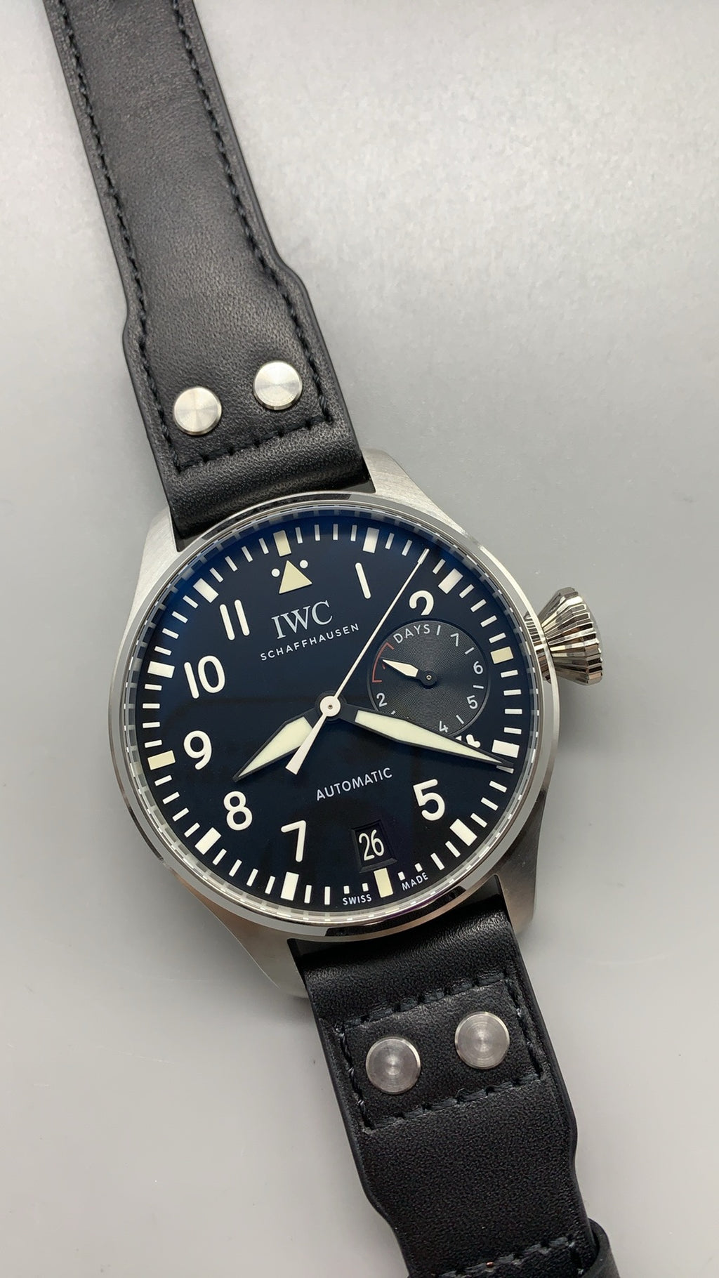 IWC Big Pilot’s Watch | 46MM | ตัวเรือนสแตนเลส | สายหนังลูกวัวสีดำ | กลไกอัตโนมัติ