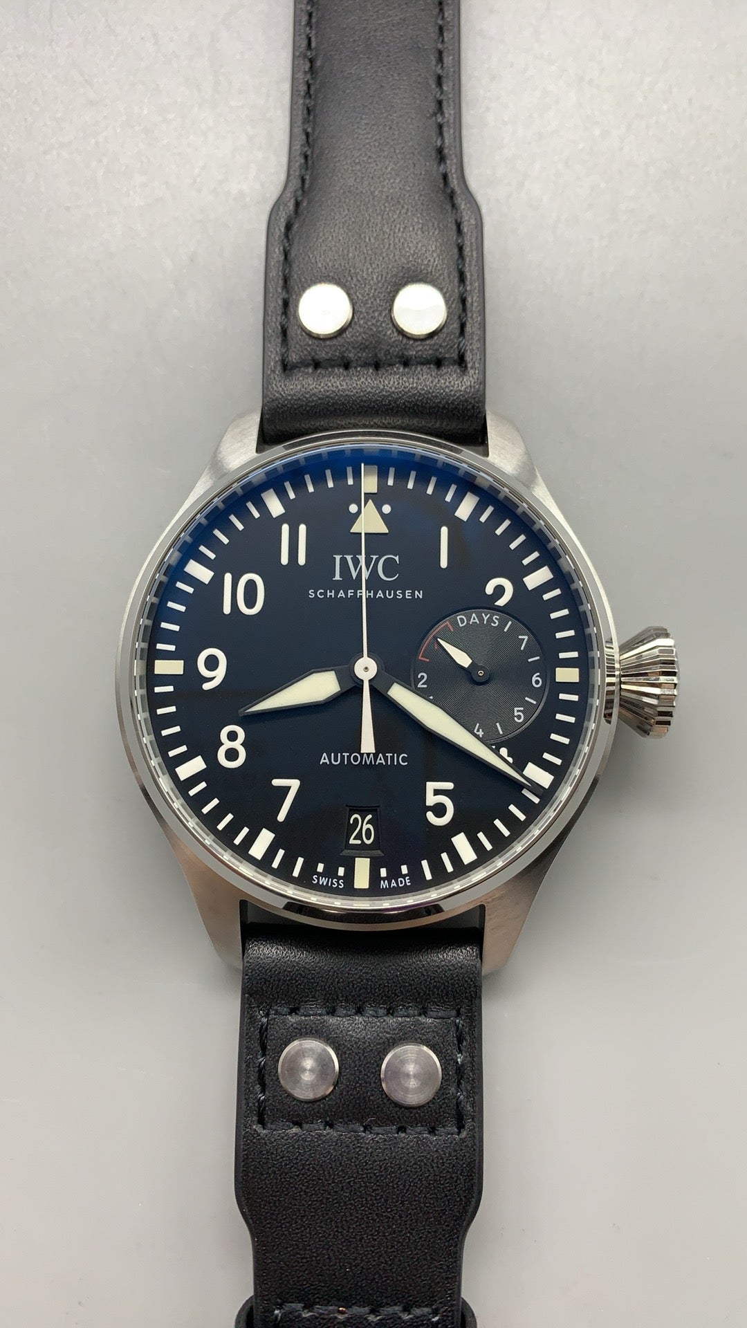 IWC Big Pilot’s Watch | 46MM | ตัวเรือนสแตนเลส | สายหนังลูกวัวสีดำ | กลไกอัตโนมัติ