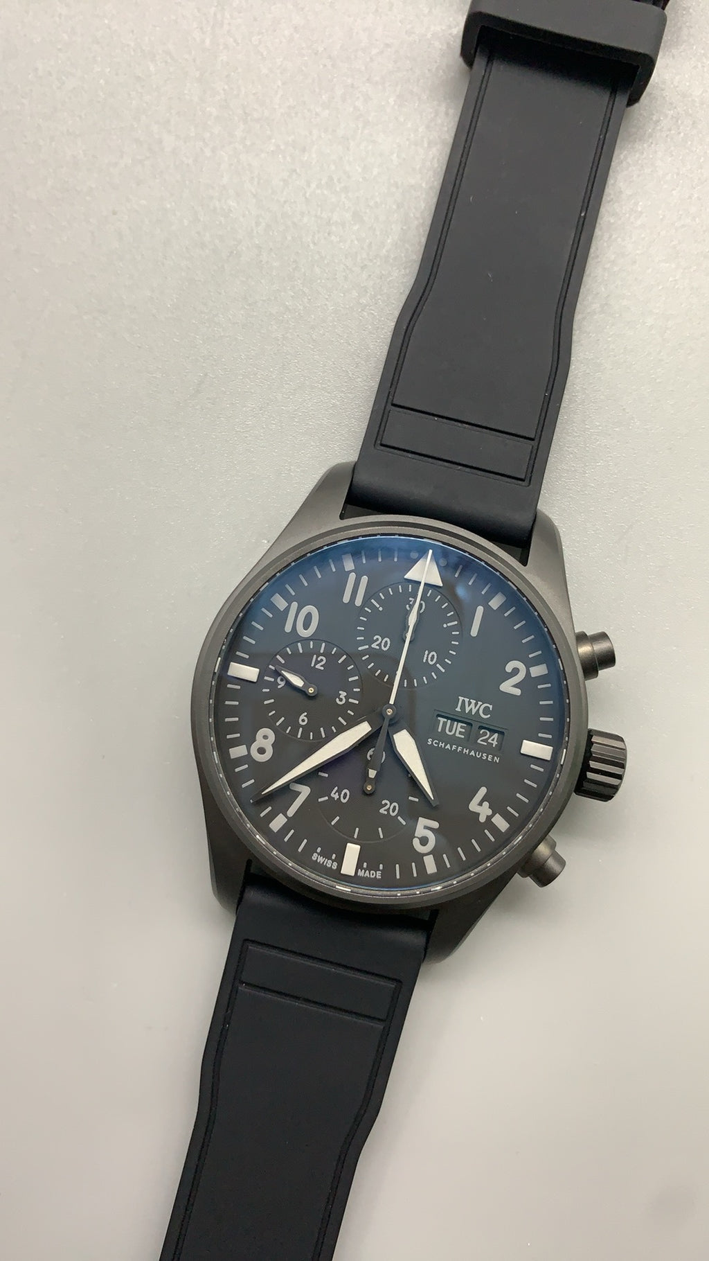 IWC Pilot’s Watch Chronograph Top Gun | 44.5MM | ตัวเรือนเซรามิกสีดำ | สายยางสีดำ | กลไกอัตโนมัติ