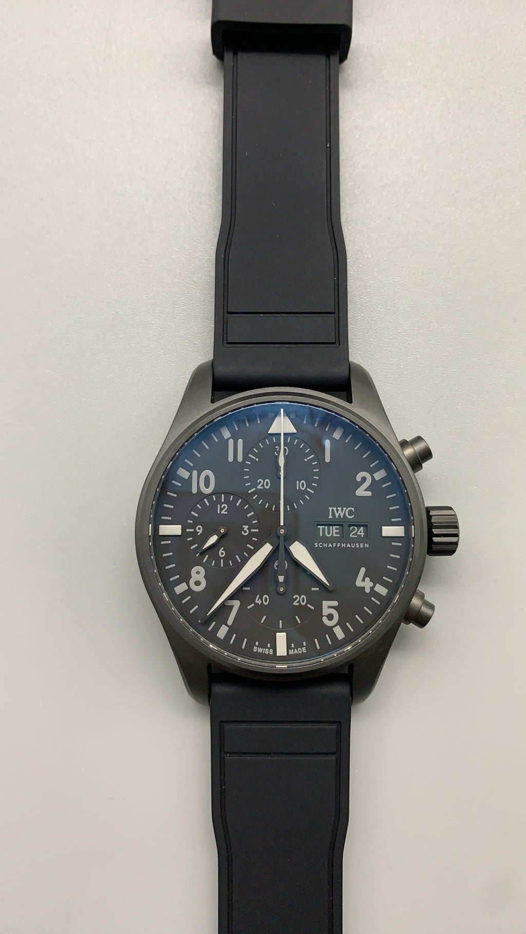 IWC Pilot’s Watch Chronograph Top Gun | 44.5MM | ตัวเรือนเซรามิกสีดำ | สายยางสีดำ | กลไกอัตโนมัติ