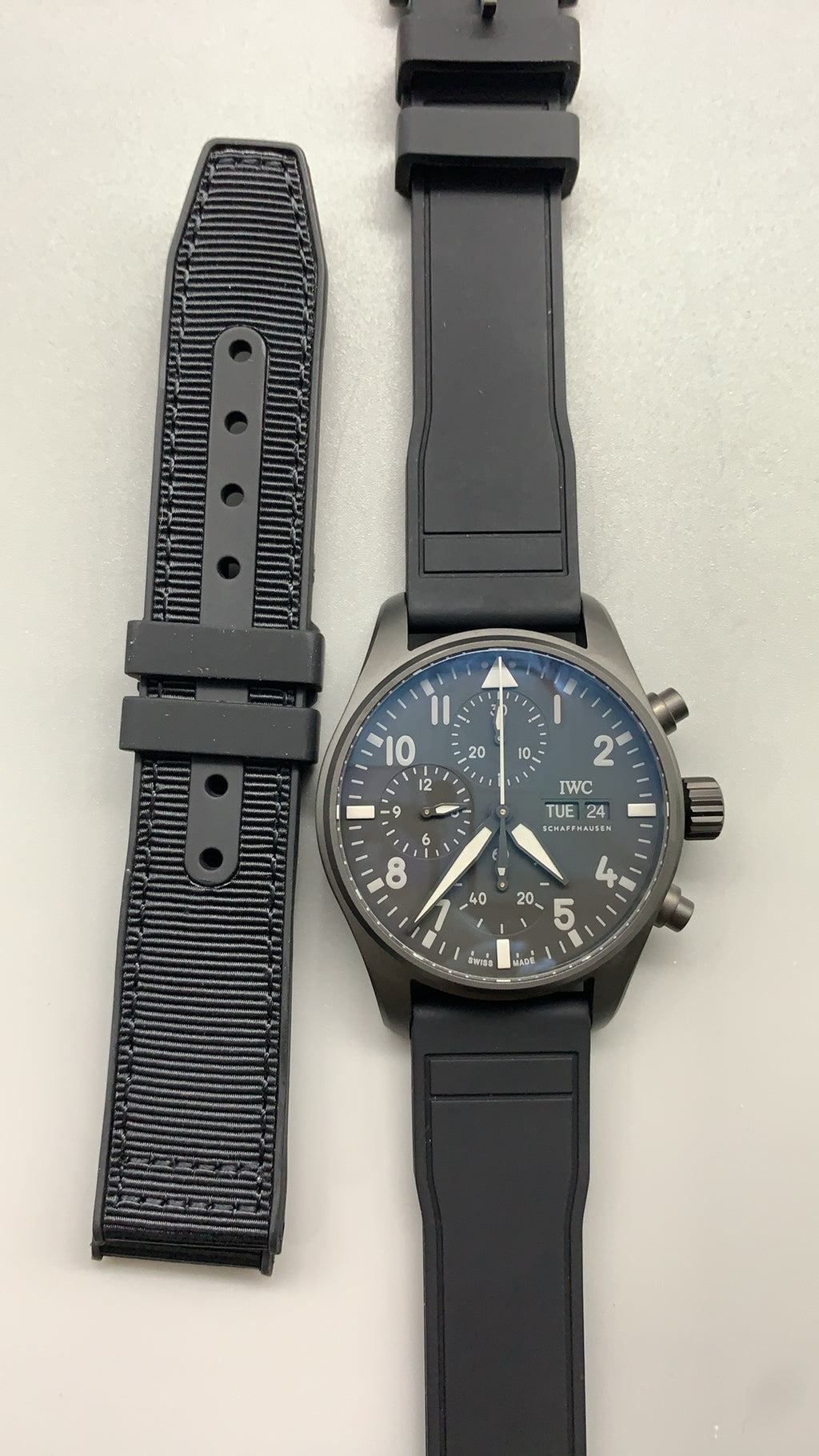 IWC Pilot’s Watch Chronograph Top Gun | 44.5MM | ตัวเรือนเซรามิกสีดำ | สายยางสีดำ | กลไกอัตโนมัติ