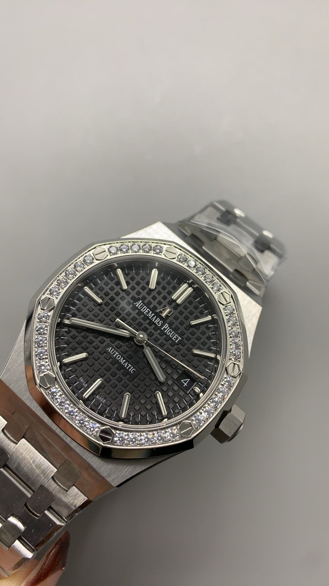 Audemars Piguet Royal Oak 15450ST | 37MM | ตัวเรือนสแตนเลสสตีล | หน้าปัดสีคลาสสิก | กลไกอัตโนมัติ Cal.3120