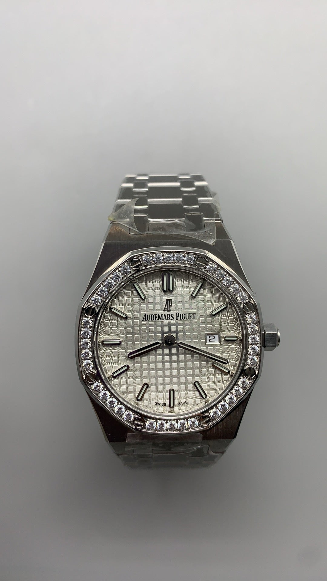 Audemars Piguet Royal Oak 67651ST | 33MM | ตัวเรือนสแตนเลสสตีล | หน้าปัดสีขาว | ขอบประดับเพชร | ระบบควอทซ์ (Quartz)