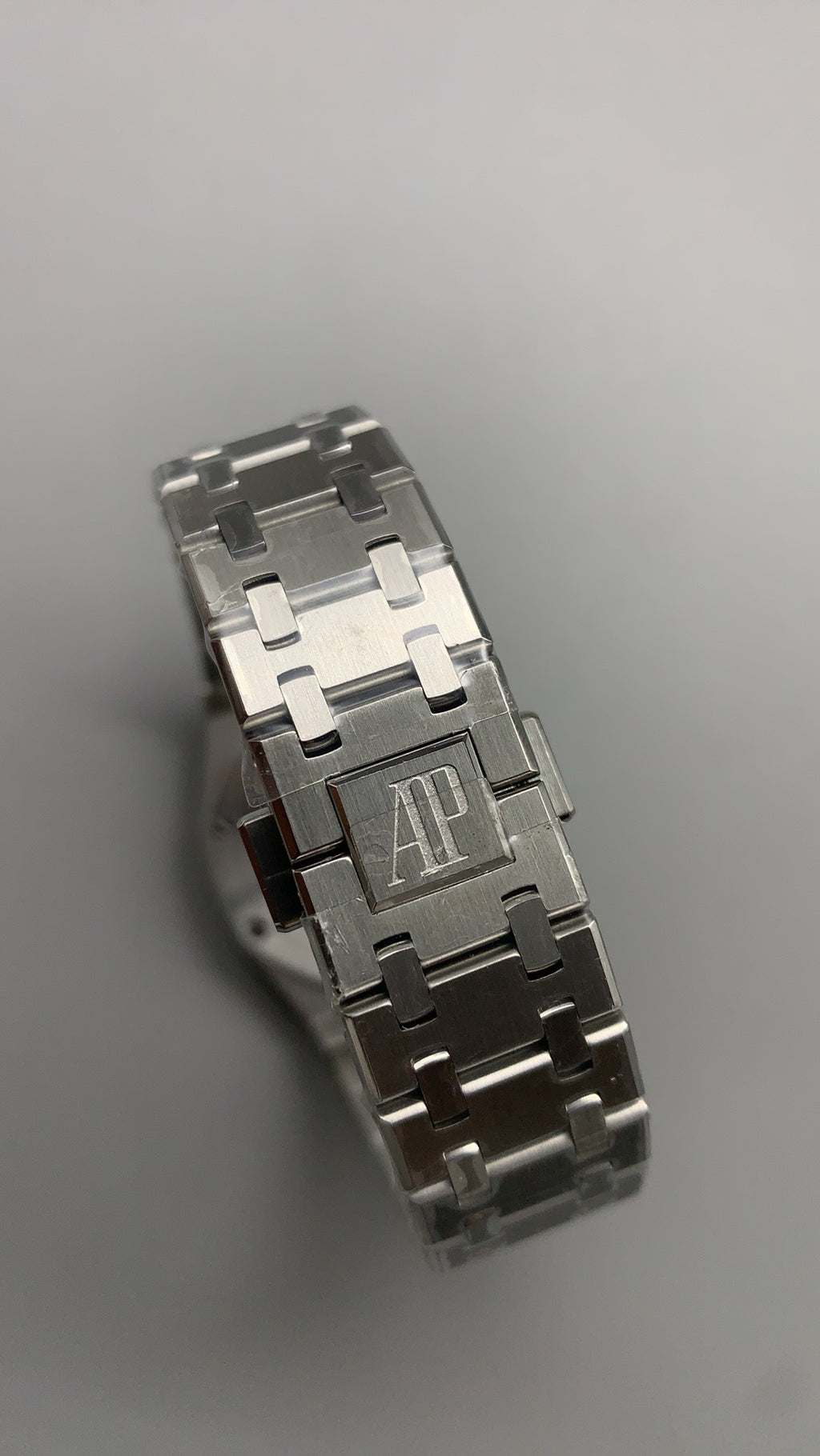 Audemars Piguet Royal Oak 67651ST | 33MM | ตัวเรือนสแตนเลสสตีล | หน้าปัดสีขาว | ขอบประดับเพชร | ระบบควอทซ์ (Quartz)