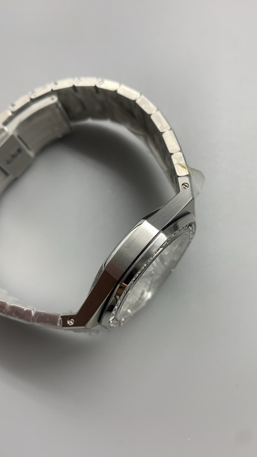 Audemars Piguet Royal Oak 67651ST | 33MM | ตัวเรือนสแตนเลสสตีล | หน้าปัดสีขาว | ขอบประดับเพชร | ระบบควอทซ์ (Quartz)