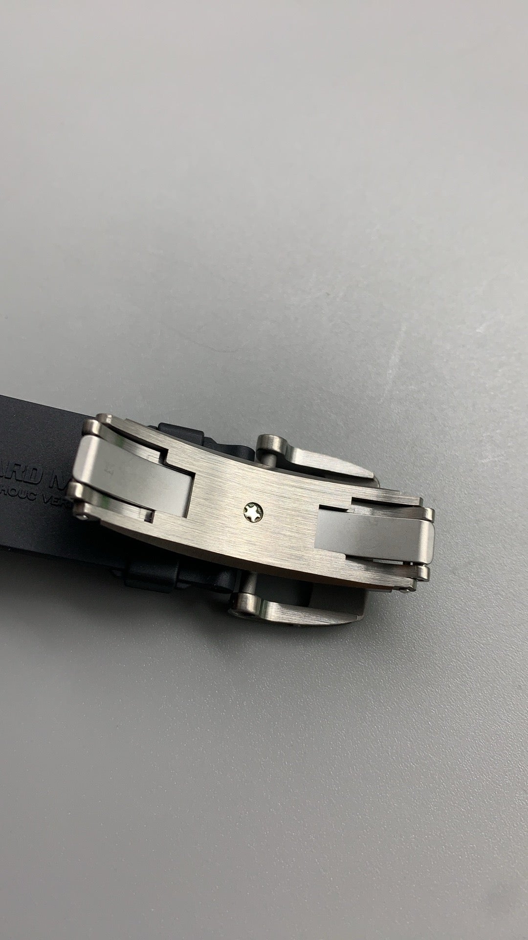 Richard Mille RM055 | 42MM | ตัวเรือนคาร์บอนไฟเบอร์ NTPT + โครงไทเทเนียม | หน้าปัดสเกเลตัน | กลไกไขลานมือ RMUL2