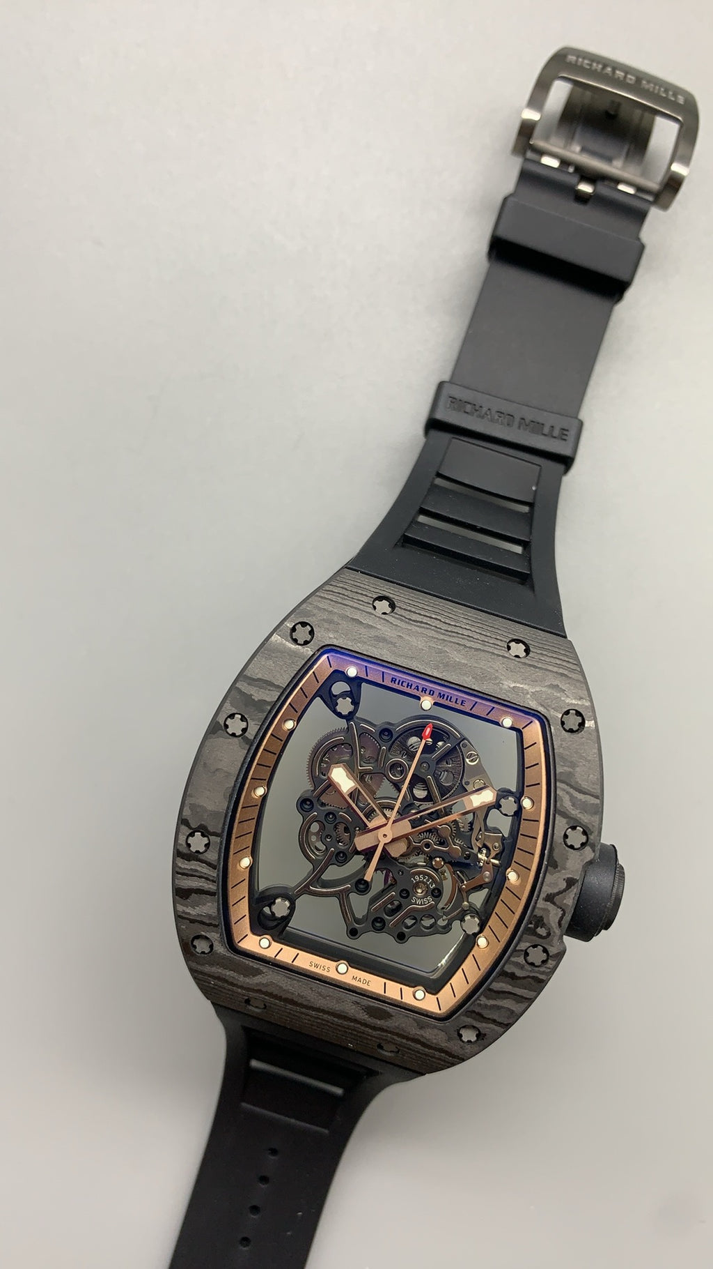 Richard Mille RM055 | 42MM | ตัวเรือนคาร์บอนไฟเบอร์ NTPT + โครงไทเทเนียม | หน้าปัดสเกเลตัน | กลไกไขลานมือ RMUL2