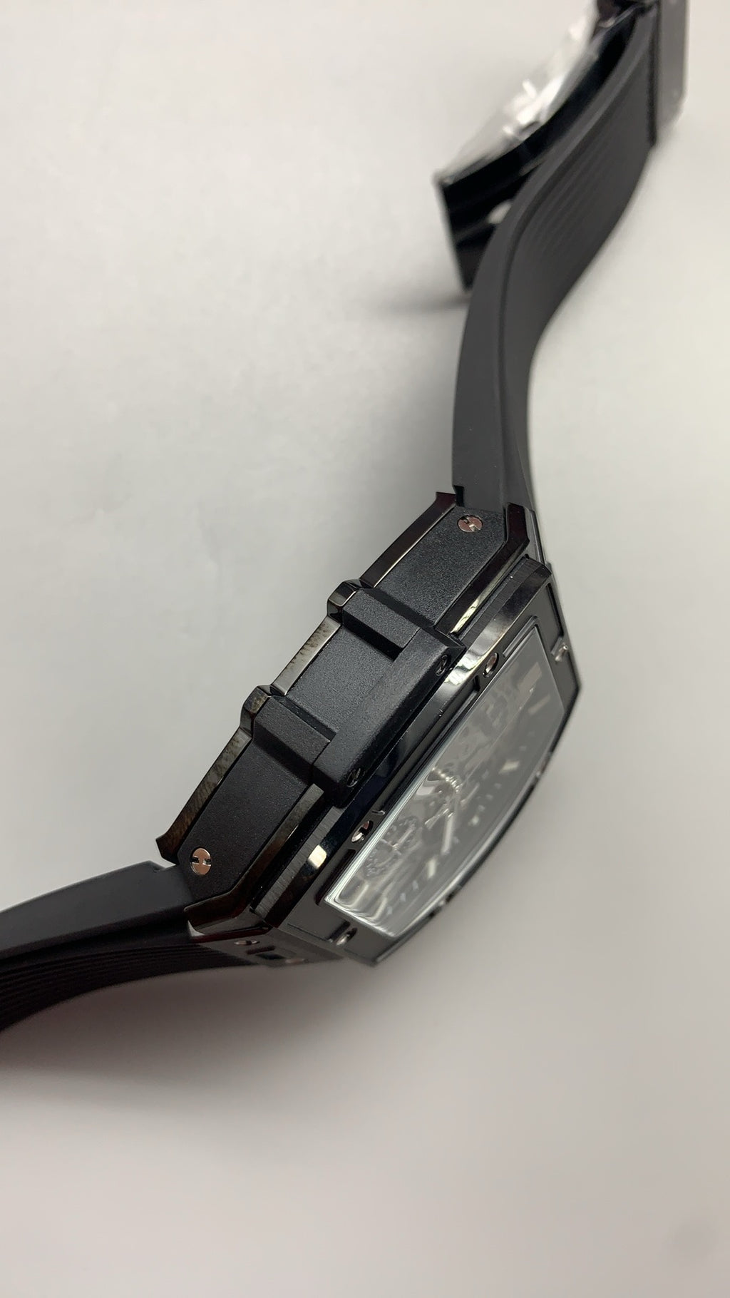 Hublot Spirit of Big Bang | 42MM | ตัวเรือนไทเทเนียมทรงถังไวน์ (Tonneau) | หน้าปัดสเกเลตัน | จับเวลา Chronograph | กลไกอัตโนมัติ HUB4700