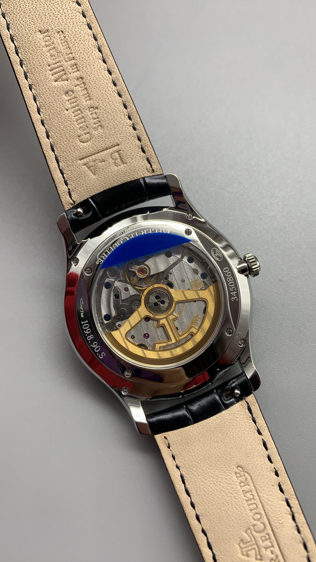 Jaeger-LeCoultre Master Ultra Thin Small Seconds | 40MM | ตัวเรือนสแตนเลสสตีล | ฟังก์ชันวินาทีขนาดเล็ก | หน้าปัดสีเงิน | สายหนังจระเข้สีดำ | กลไกอัตโนมัติ Cal.896/1