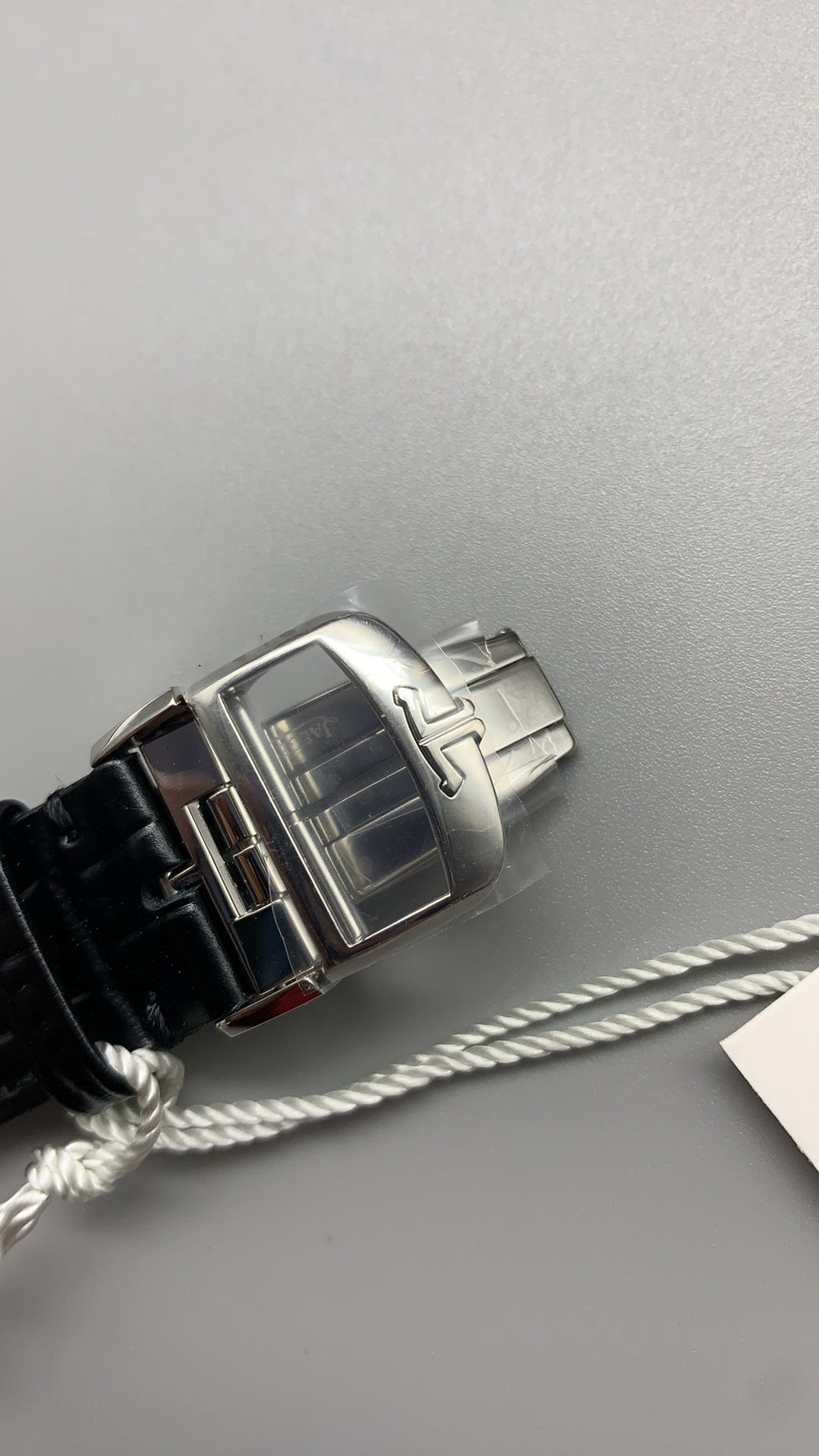 Jaeger-LeCoultre Master Ultra Thin Small Seconds | 40MM | ตัวเรือนสแตนเลสสตีล | ฟังก์ชันวินาทีขนาดเล็ก | หน้าปัดสีเงิน | สายหนังจระเข้สีดำ | กลไกอัตโนมัติ Cal.896/1