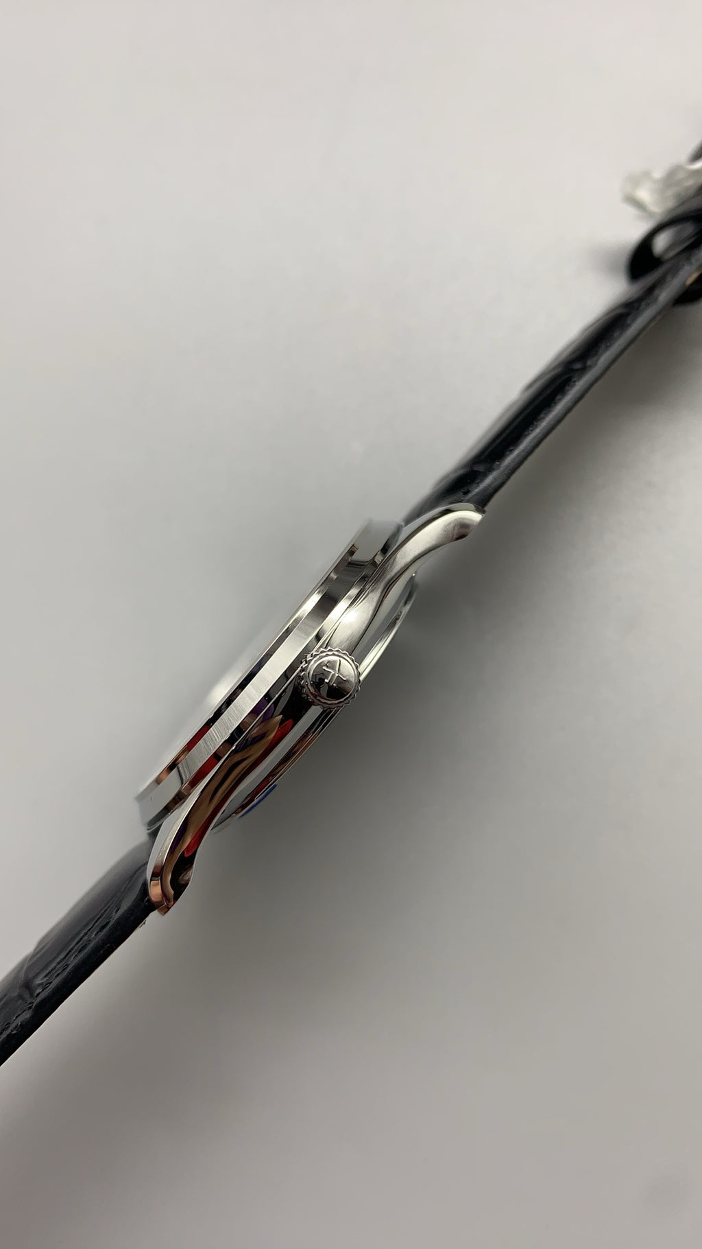 Jaeger-LeCoultre Master Ultra Thin Small Seconds | 40MM | ตัวเรือนสแตนเลสสตีล | ฟังก์ชันวินาทีขนาดเล็ก | หน้าปัดสีเงิน | สายหนังจระเข้สีดำ | กลไกอัตโนมัติ Cal.896/1