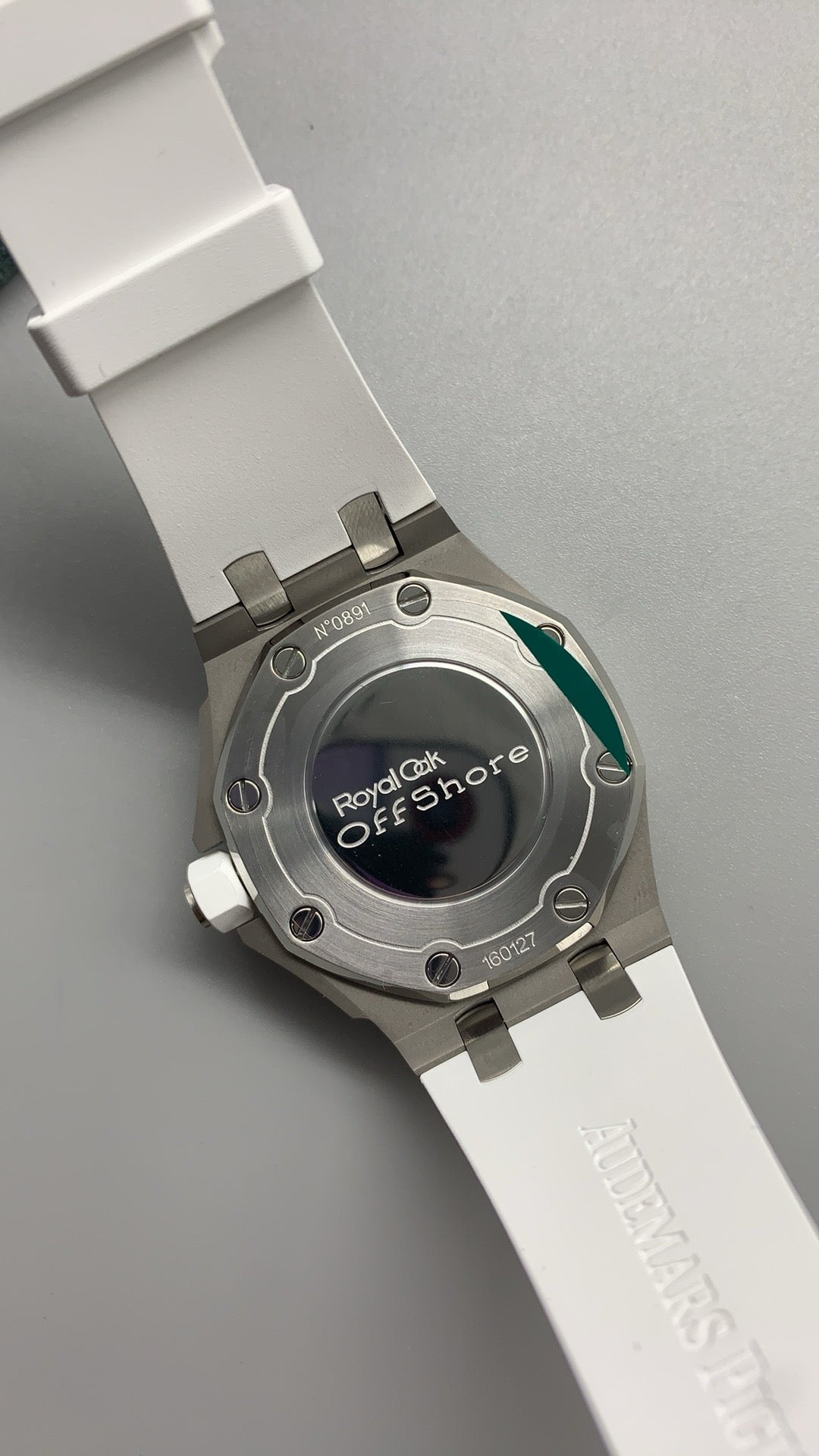 Audemars Piguet Royal Oak Offshore 67540SK.ZZ.A010CA.01 | 37MM | ตัวเรือนสแตนเลสสตีล | ขอบประดับเพชร | หน้าปัดสีขาว | สายยางสีขาว | กลไกอัตโนมัติ Cal.3126