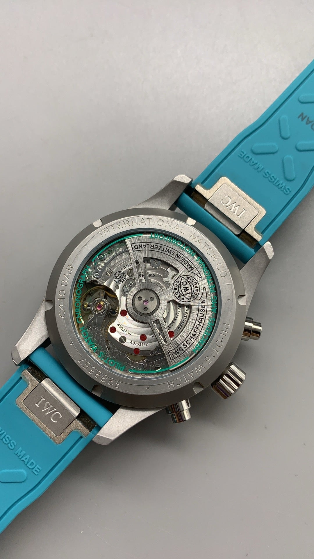 IWC Pilot’s Watch Chronograph | 41MM | ตัวเรือนไทเทเนียม | หน้าปัดสีดำ | เข็มและหลักเรืองแสงสีฟ้า | สายยางสี Tiffany | กลไกอัตโนมัติ Cal.69385