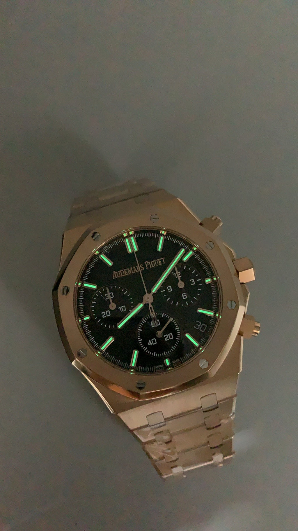 Audemars Piguet Royal Oak 26240 | 41MM | ตัวเรือนสแตนเลสสตีลเคลือบสีโรสโกลด์แบบ PVD | หน้าปัดสีดำ | จับเวลา Chronograph | กลไกอัตโนมัติ Cal.4401