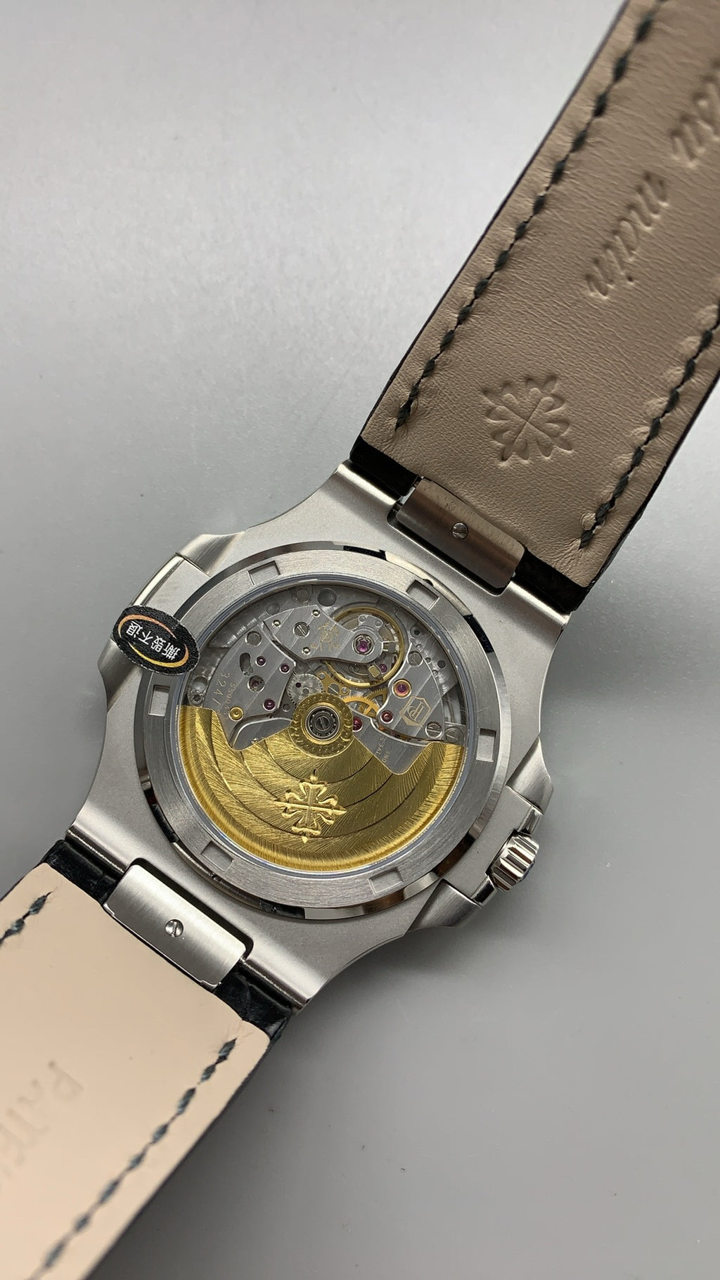 Patek Philippe Nautilus 5711 | 40MM | หน้าปัดสีเทาซันเรย์ | สายหนังจระเข้สีเทา | กลไกอัตโนมัติ Cal.324 S C