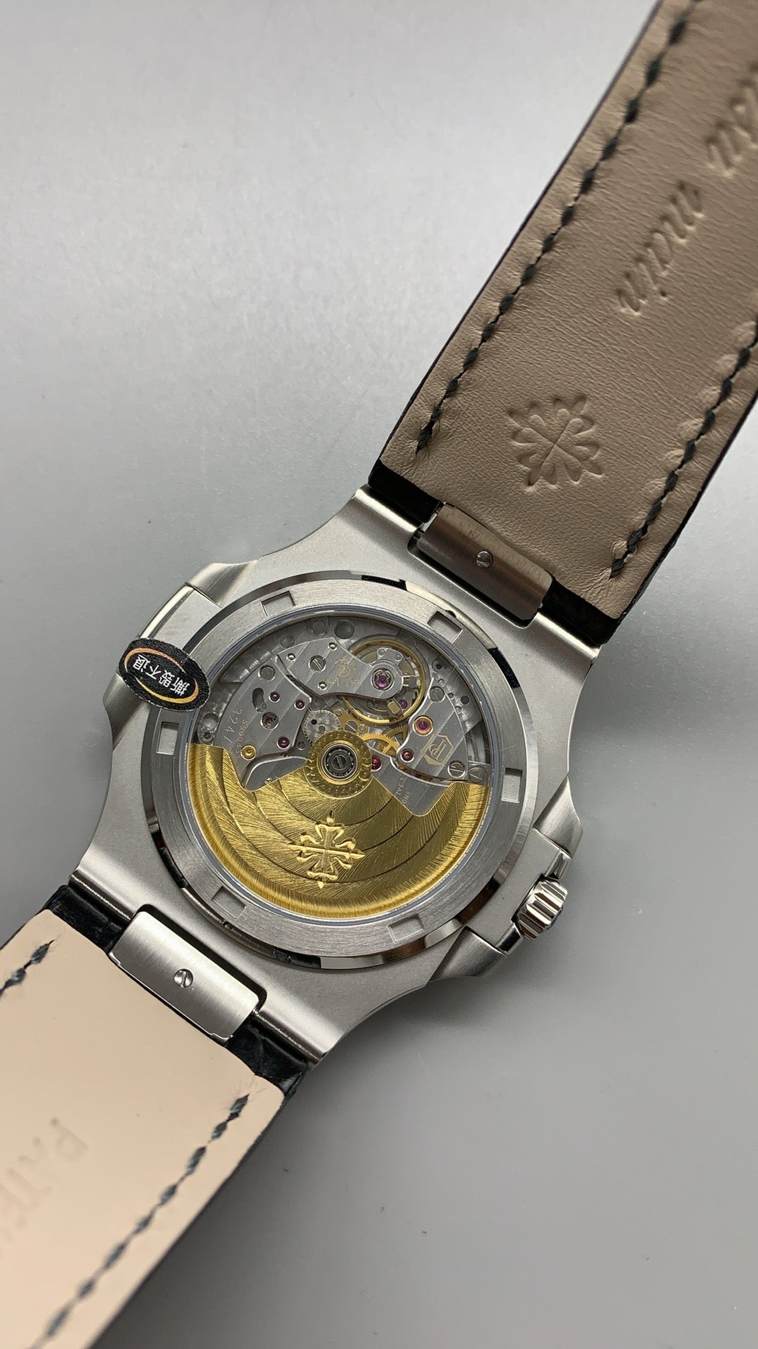 Patek Philippe Nautilus 5711 | 40MM | หน้าปัดสีเทาซันเรย์ | สายหนังจระเข้สีเทา | กลไกอัตโนมัติ Cal.324 S C