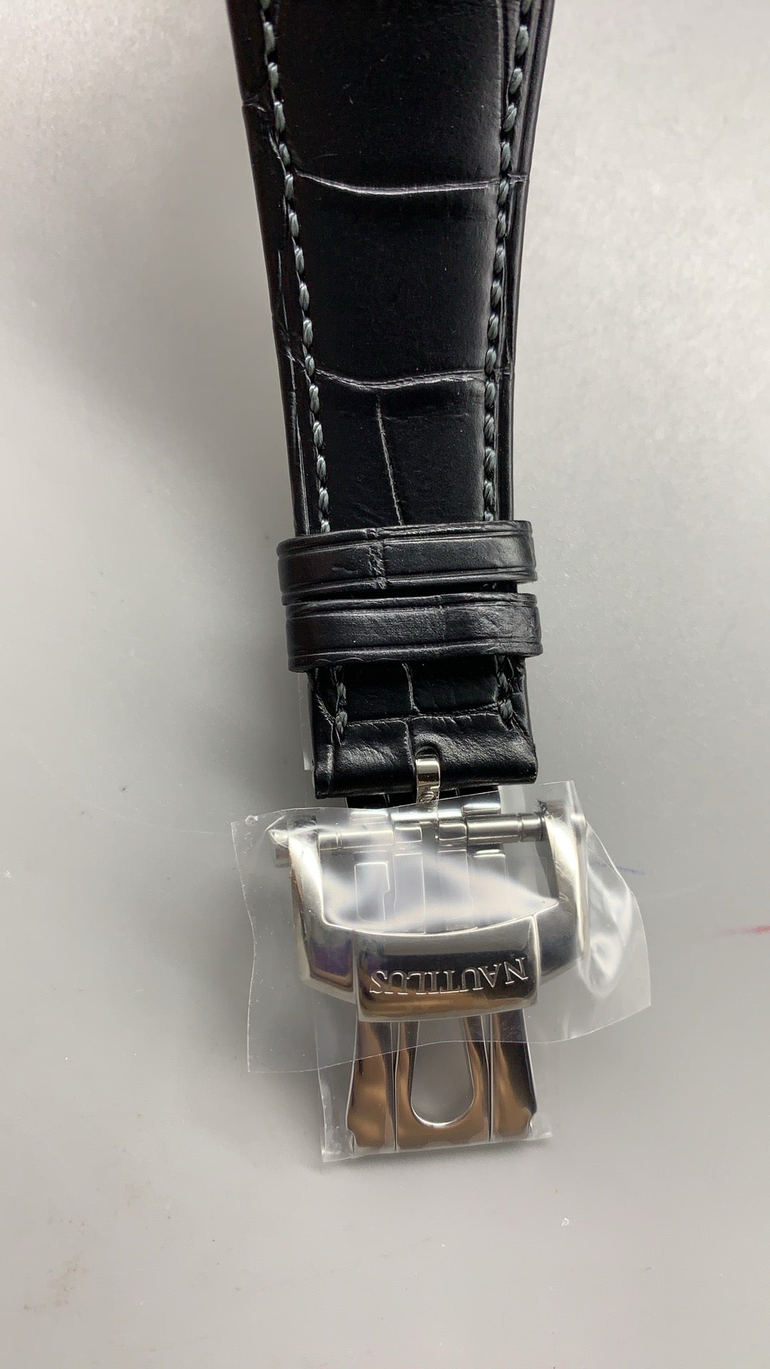 Patek Philippe Nautilus 5711 | 40MM | หน้าปัดสีเทาซันเรย์ | สายหนังจระเข้สีเทา | กลไกอัตโนมัติ Cal.324 S C