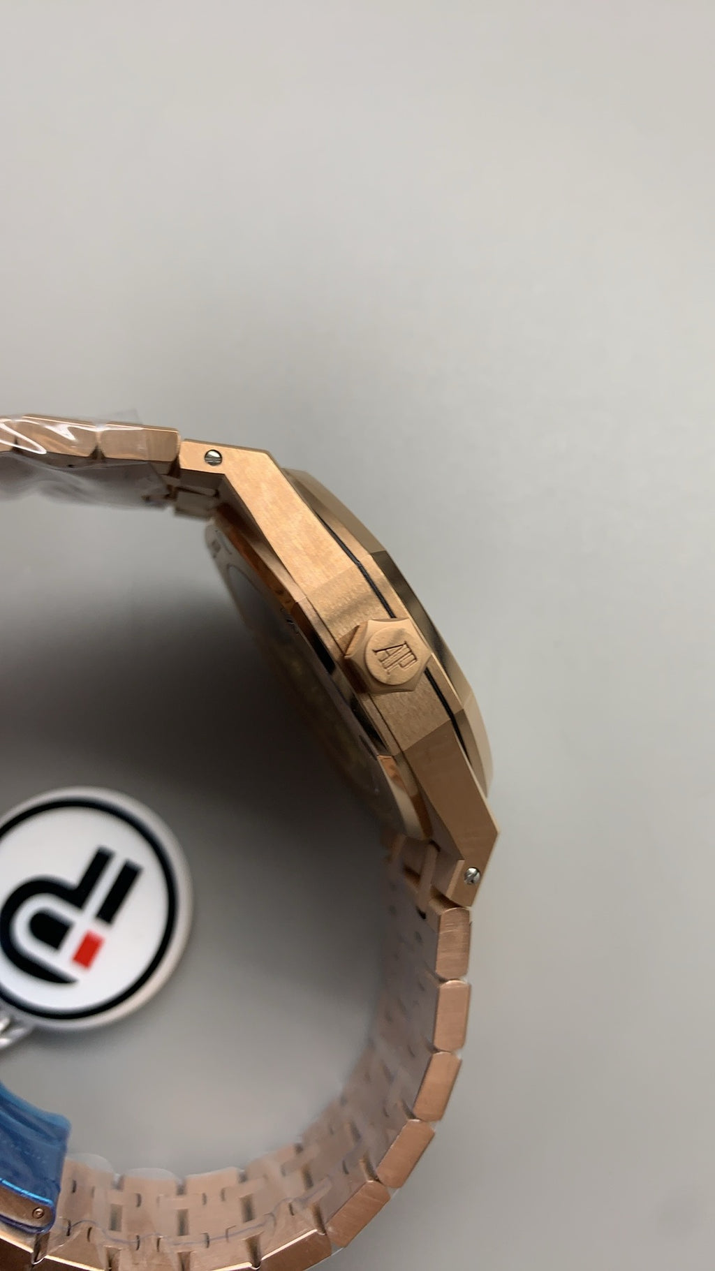 Audemars Piguet Royal Oak 15451 | 37MM | ตัวเรือนสแตนเลสสตีลเคลือบสีโรสโกลด์แบบ PVD | หน้าปัดสีขาวประดับเพชร | กลไกอัตโนมัติ Cal.3120