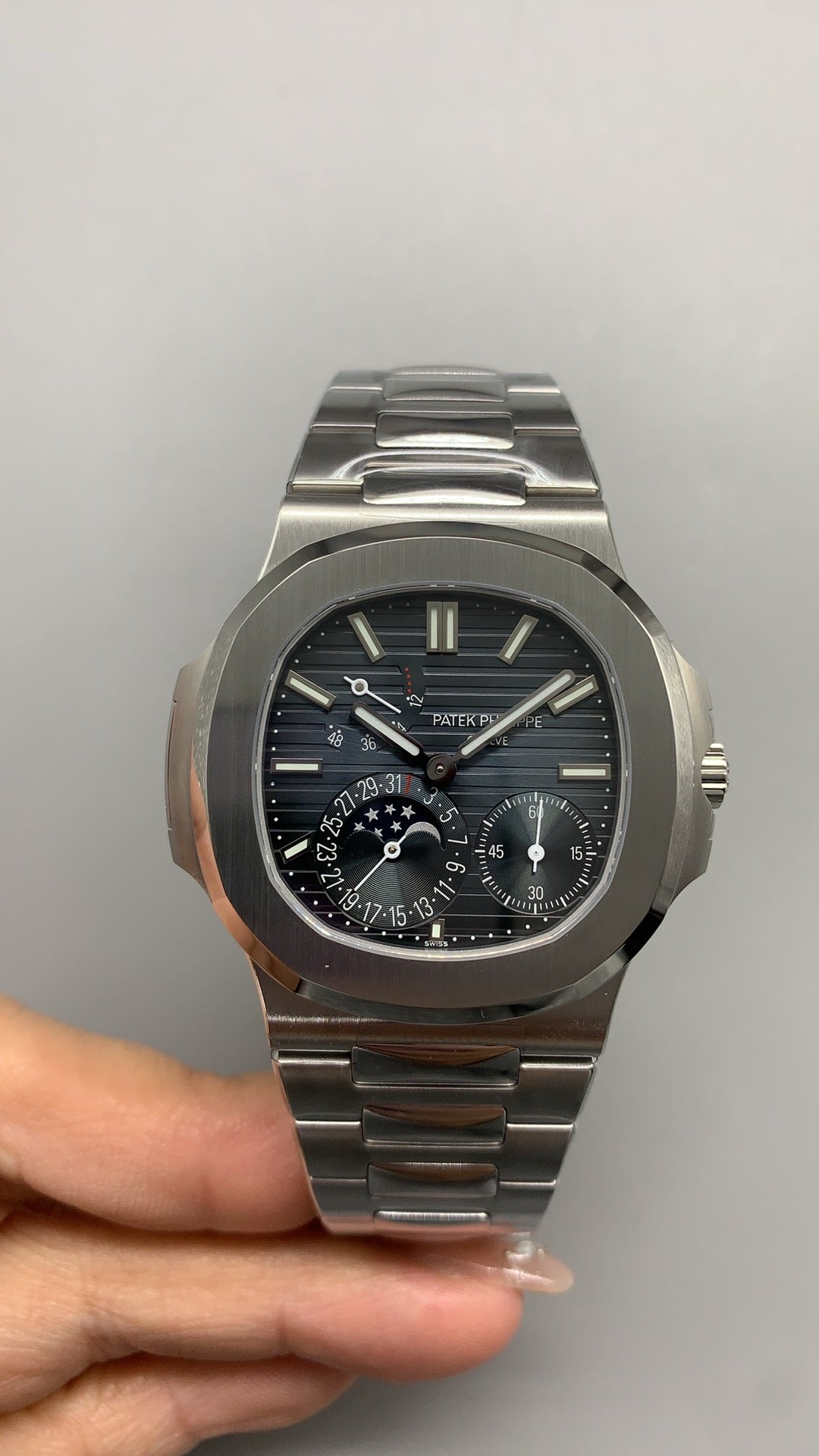 Patek Philippe Nautilus 5712 | 40MM | รุ่นใหม่พร้อมบานพับแบบใหม่ | หน้าปัดสีน้ำเงินอมเทา | กลไกอัตโนมัติ Cal.240 PS IRM C LU