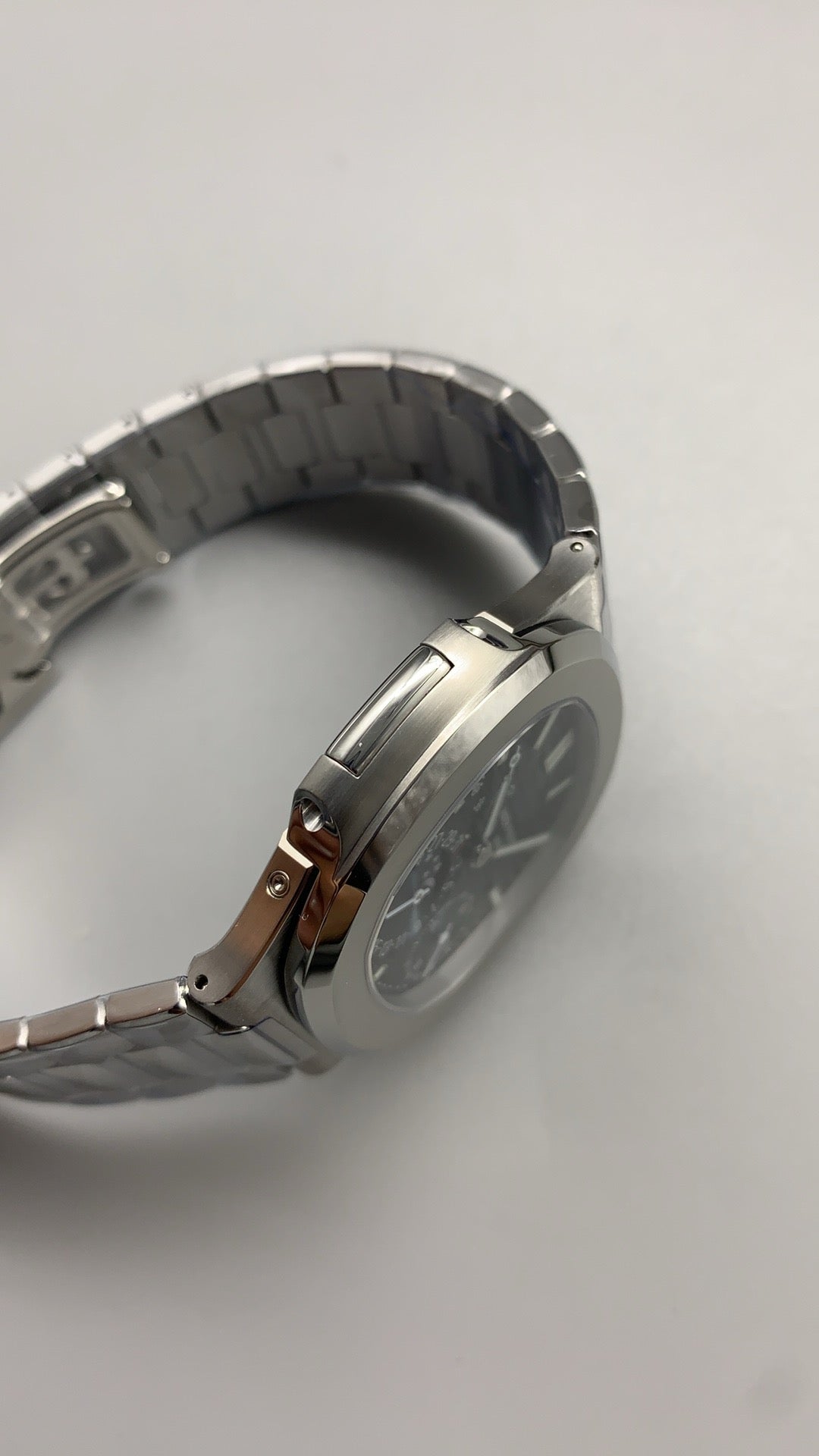 Patek Philippe Nautilus 5712 | 40MM | รุ่นใหม่พร้อมบานพับแบบใหม่ | หน้าปัดสีน้ำเงินอมเทา | กลไกอัตโนมัติ Cal.240 PS IRM C LU