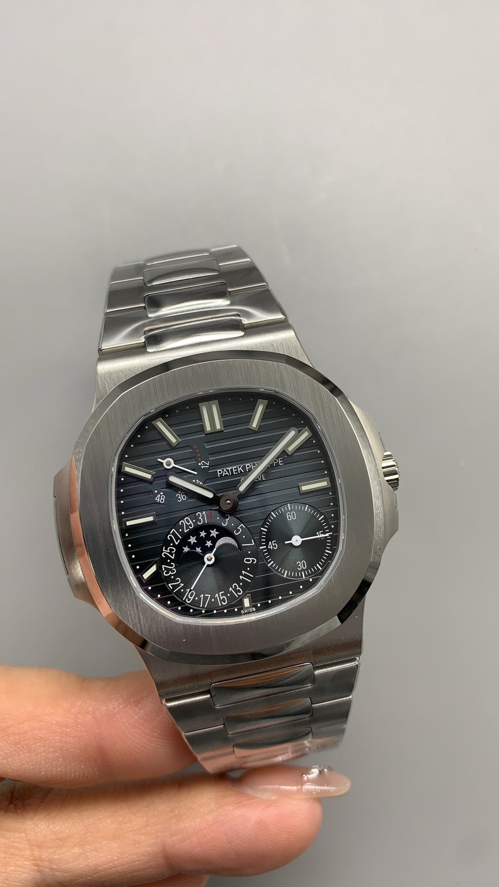 Patek Philippe Nautilus 5712 | 40MM | รุ่นใหม่พร้อมบานพับแบบใหม่ | หน้าปัดสีน้ำเงินอมเทา | กลไกอัตโนมัติ Cal.240 PS IRM C LU