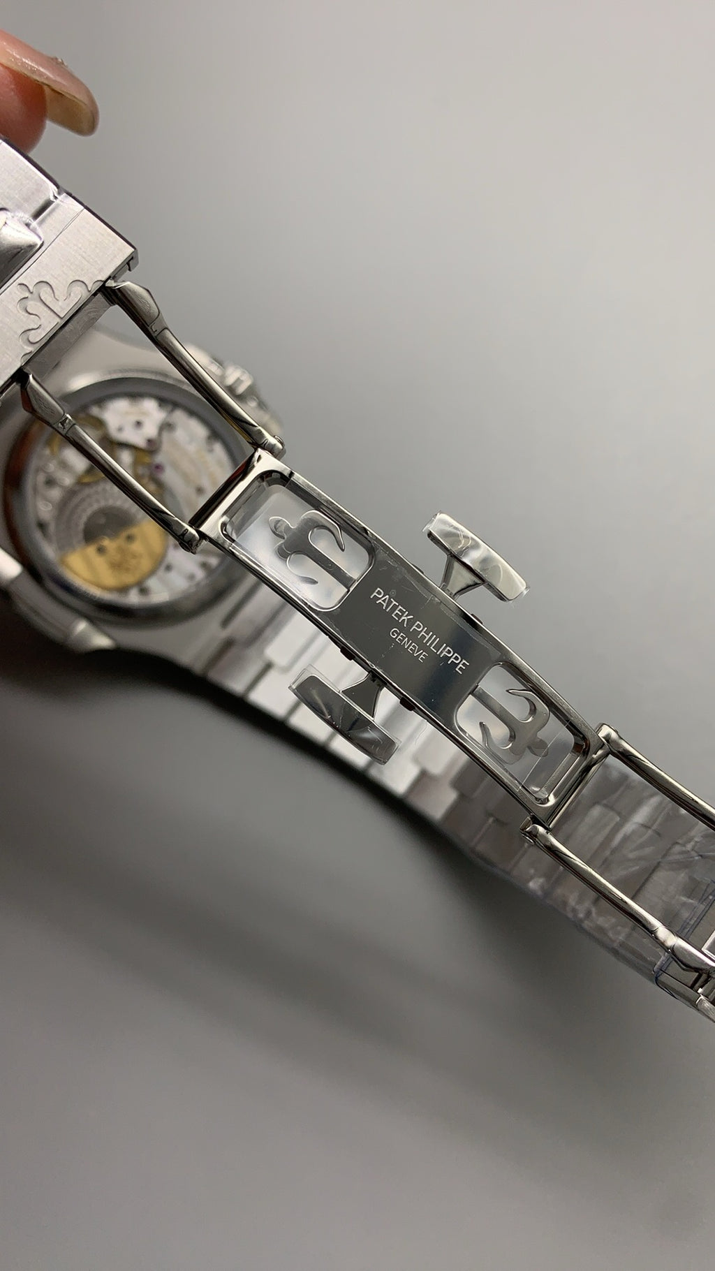 Patek Philippe Nautilus 5712 | 40MM | รุ่นใหม่พร้อมบานพับแบบใหม่ | หน้าปัดสีน้ำเงินอมเทา | กลไกอัตโนมัติ Cal.240 PS IRM C LU