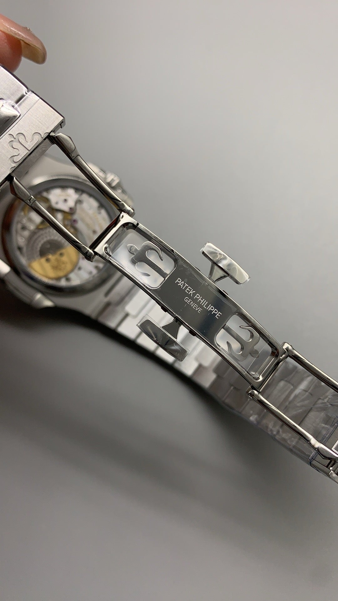 Patek Philippe Nautilus 5712 | 40MM | รุ่นใหม่พร้อมบานพับแบบใหม่ | หน้าปัดสีน้ำเงินอมเทา | กลไกอัตโนมัติ Cal.240 PS IRM C LU