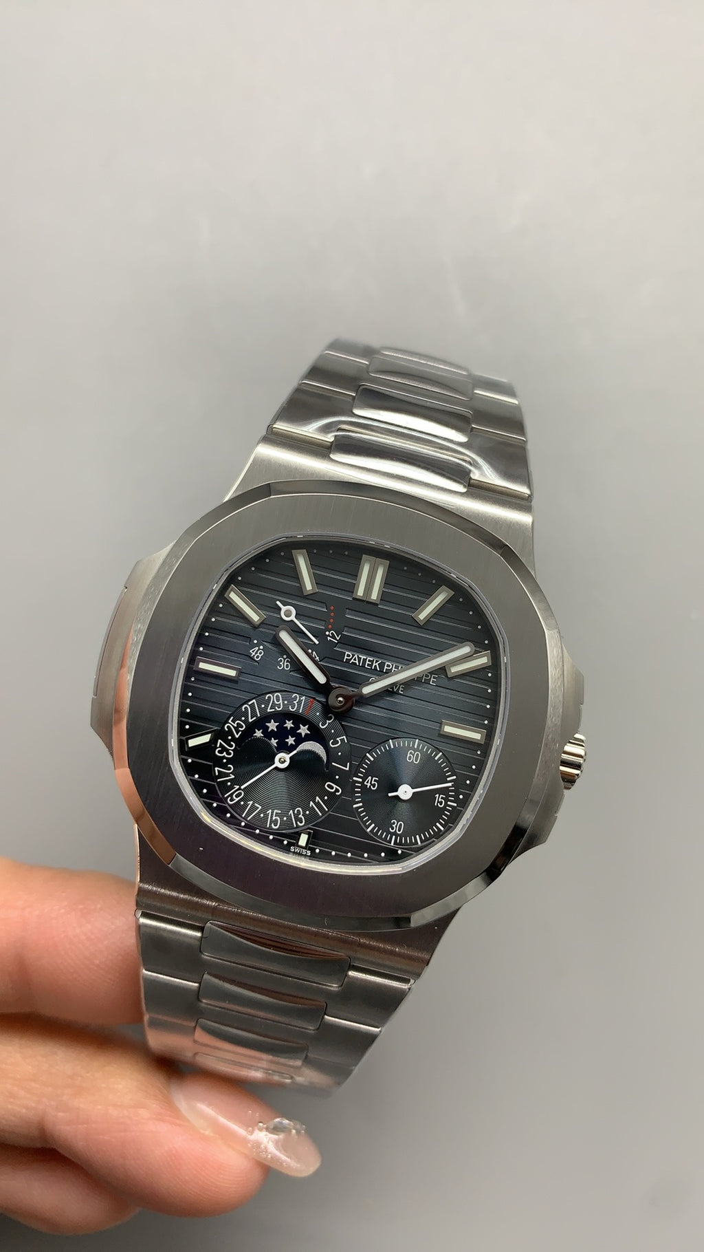 Patek Philippe Nautilus 5712 | 40MM | รุ่นใหม่พร้อมบานพับแบบใหม่ | หน้าปัดสีน้ำเงินอมเทา | กลไกอัตโนมัติ Cal.240 PS IRM C LU