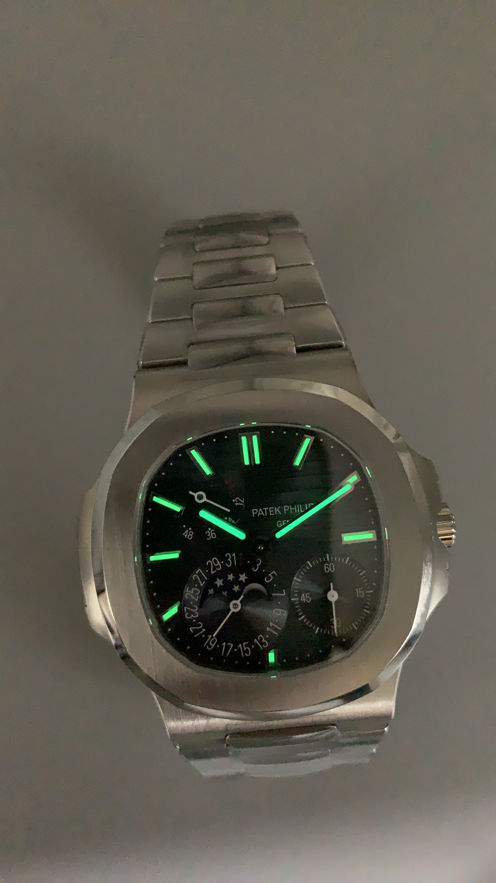 Patek Philippe Nautilus 5712 | 40MM | รุ่นใหม่พร้อมบานพับแบบใหม่ | หน้าปัดสีน้ำเงินอมเทา | กลไกอัตโนมัติ Cal.240 PS IRM C LU