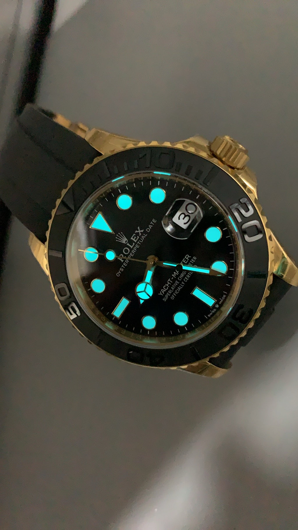 Rolex Yacht-Master 42MM | ตัวเรือนสแตนเลสเคลือบสีทอง PVD | สายยาง Oysterflex | กลไกอัตโนมัติ Cal.3235