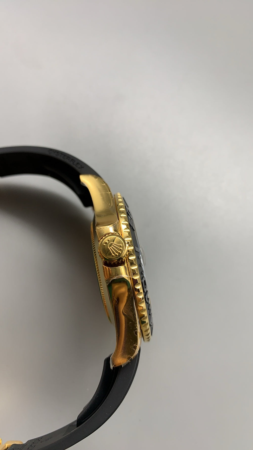 Rolex Yacht-Master 42MM | ตัวเรือนสแตนเลสเคลือบสีทอง PVD | สายยาง Oysterflex | กลไกอัตโนมัติ Cal.3235