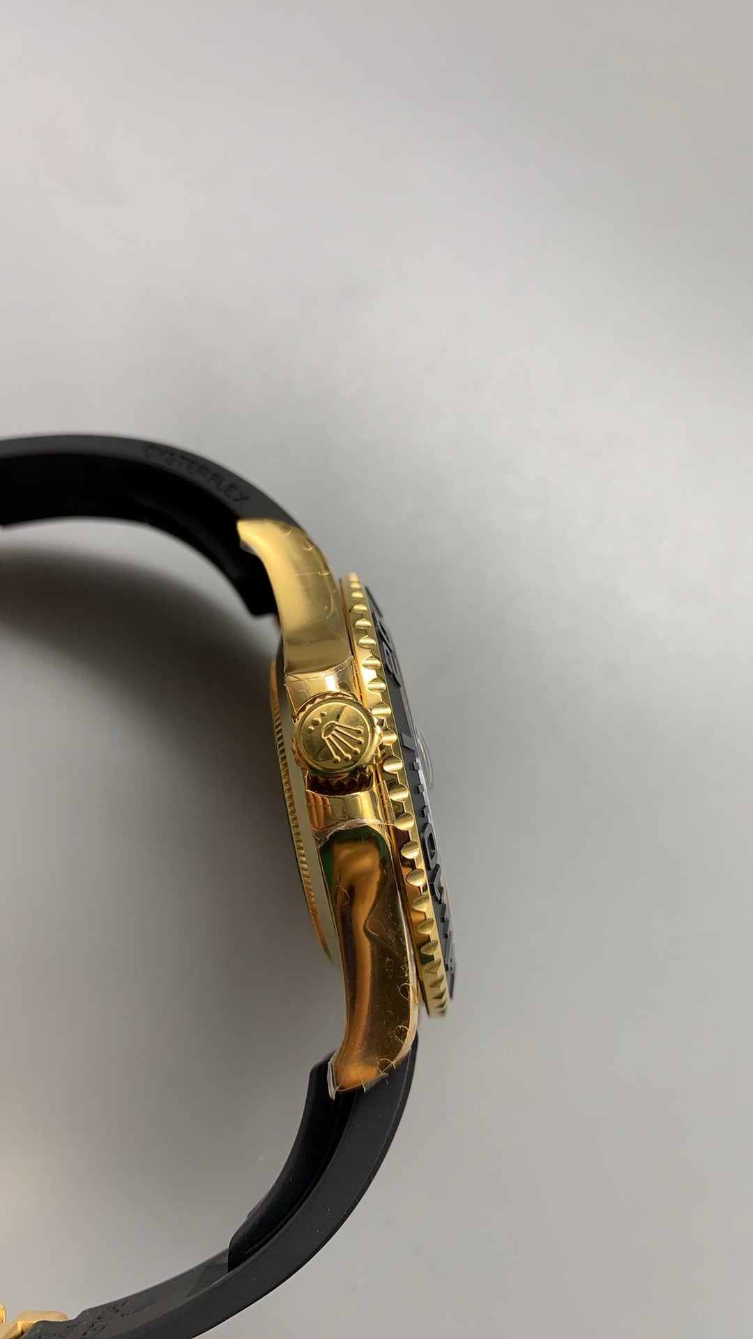 Rolex Yacht-Master 42MM | ตัวเรือนสแตนเลสเคลือบสีทอง PVD | สายยาง Oysterflex | กลไกอัตโนมัติ Cal.3235