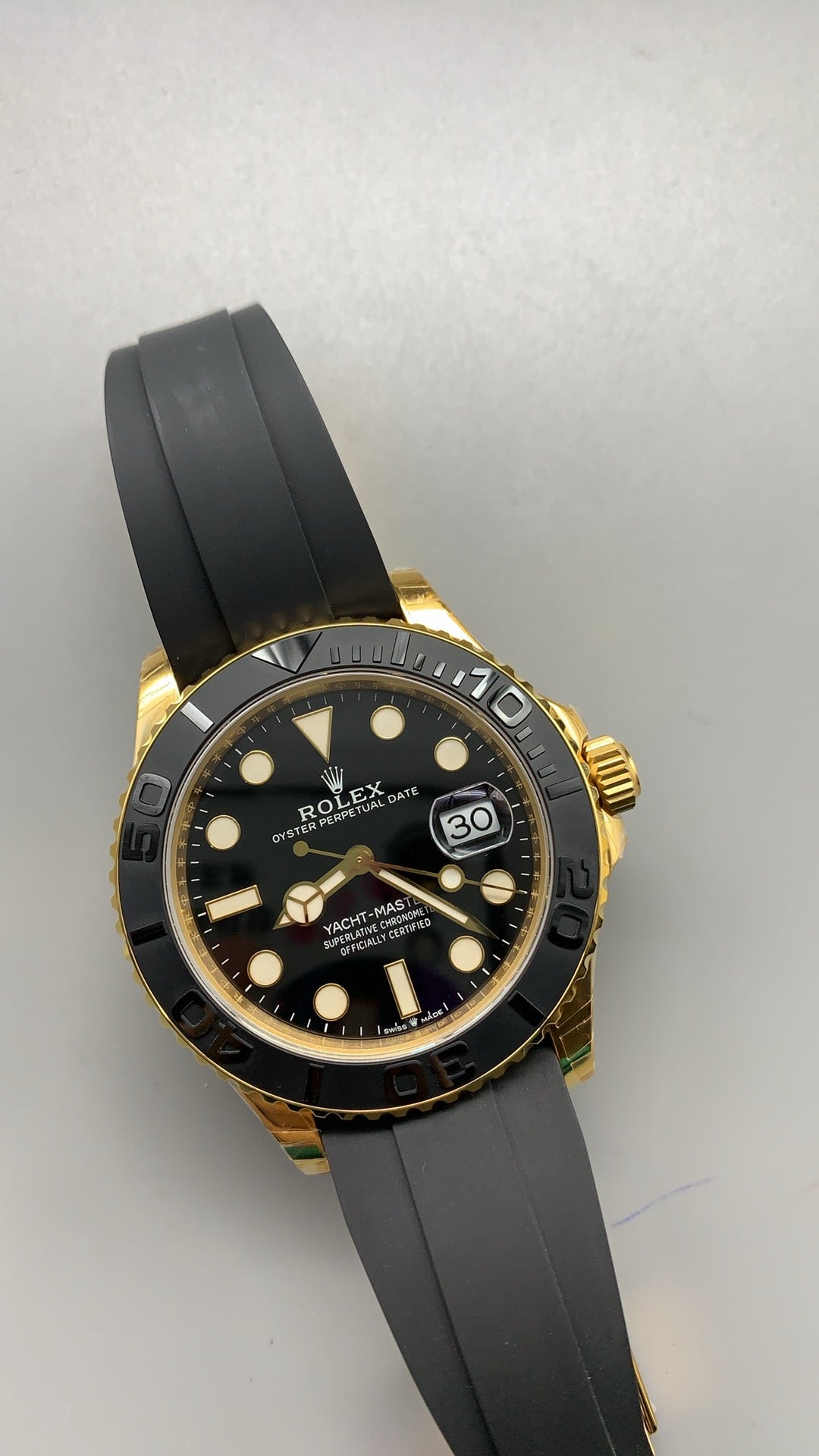 Rolex Yacht-Master 42MM | ตัวเรือนสแตนเลสเคลือบสีทอง PVD | สายยาง Oysterflex | กลไกอัตโนมัติ Cal.3235