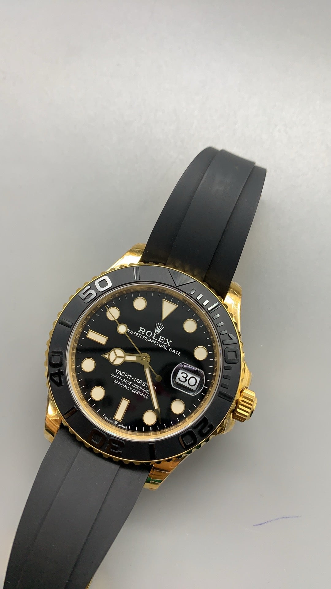 Rolex Yacht-Master 42MM | ตัวเรือนสแตนเลสเคลือบสีทอง PVD | สายยาง Oysterflex | กลไกอัตโนมัติ Cal.3235